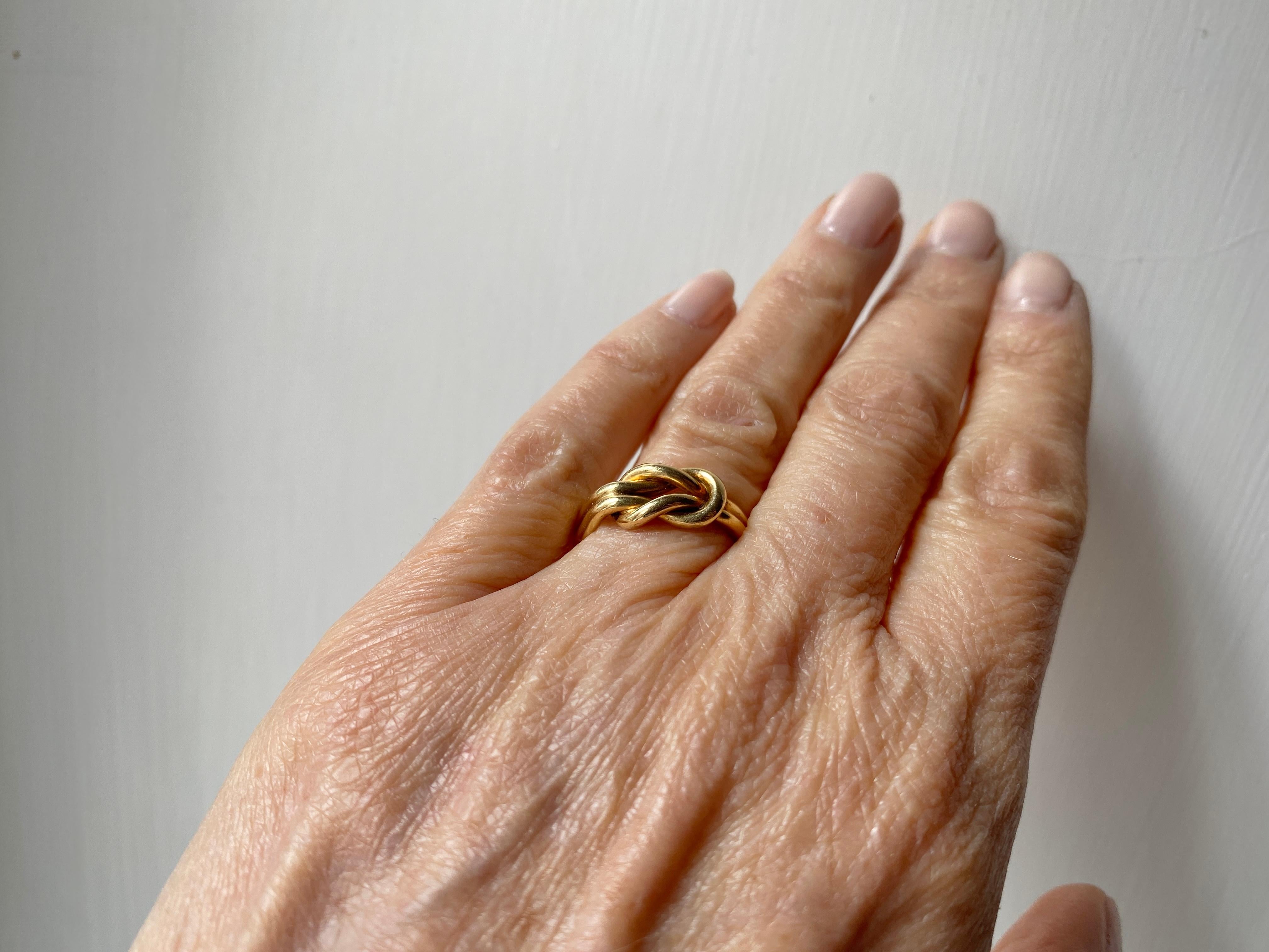 Personalisierter Unisex Love Hercules Knot 18k Gelbgold Handgefertigter Ring (Kunsthandwerker*in) im Angebot