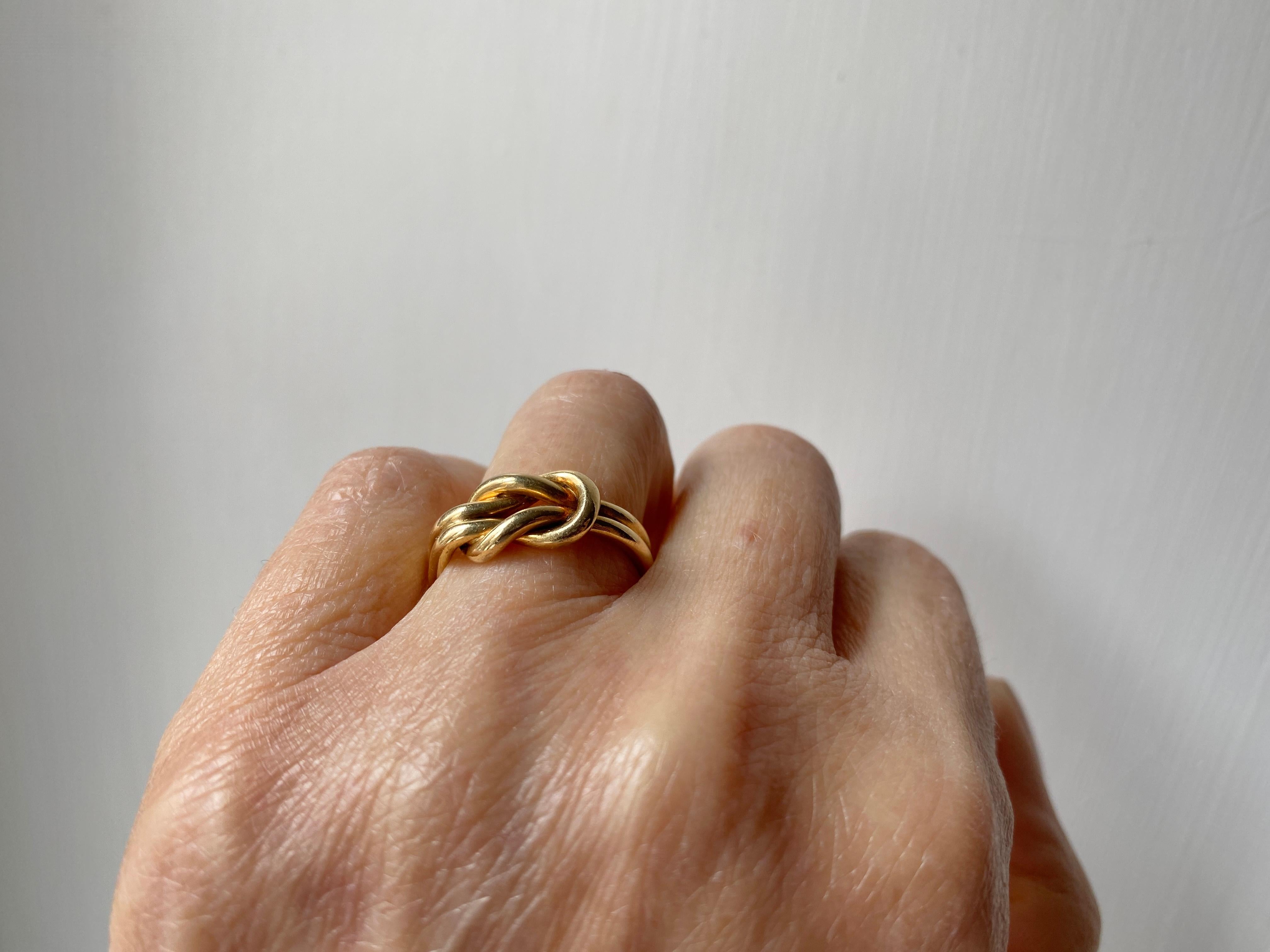 Personalisierter Unisex Love Hercules Knot 18k Gelbgold Handgefertigter Ring im Angebot 1