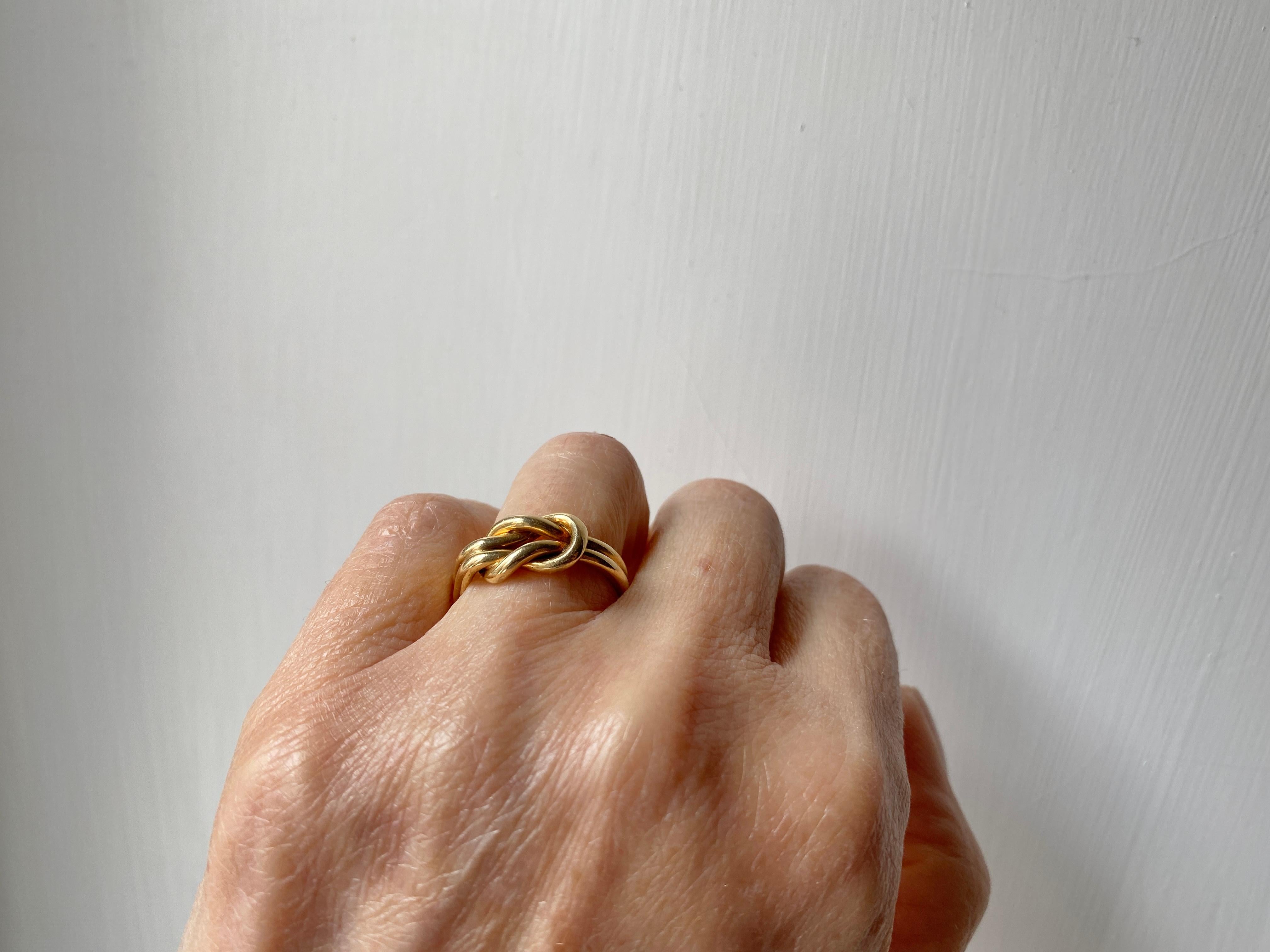 Artisan Personalised Unisex Love Hercules Knot 18k Yellow Gold Handcrafted Ring For Sale