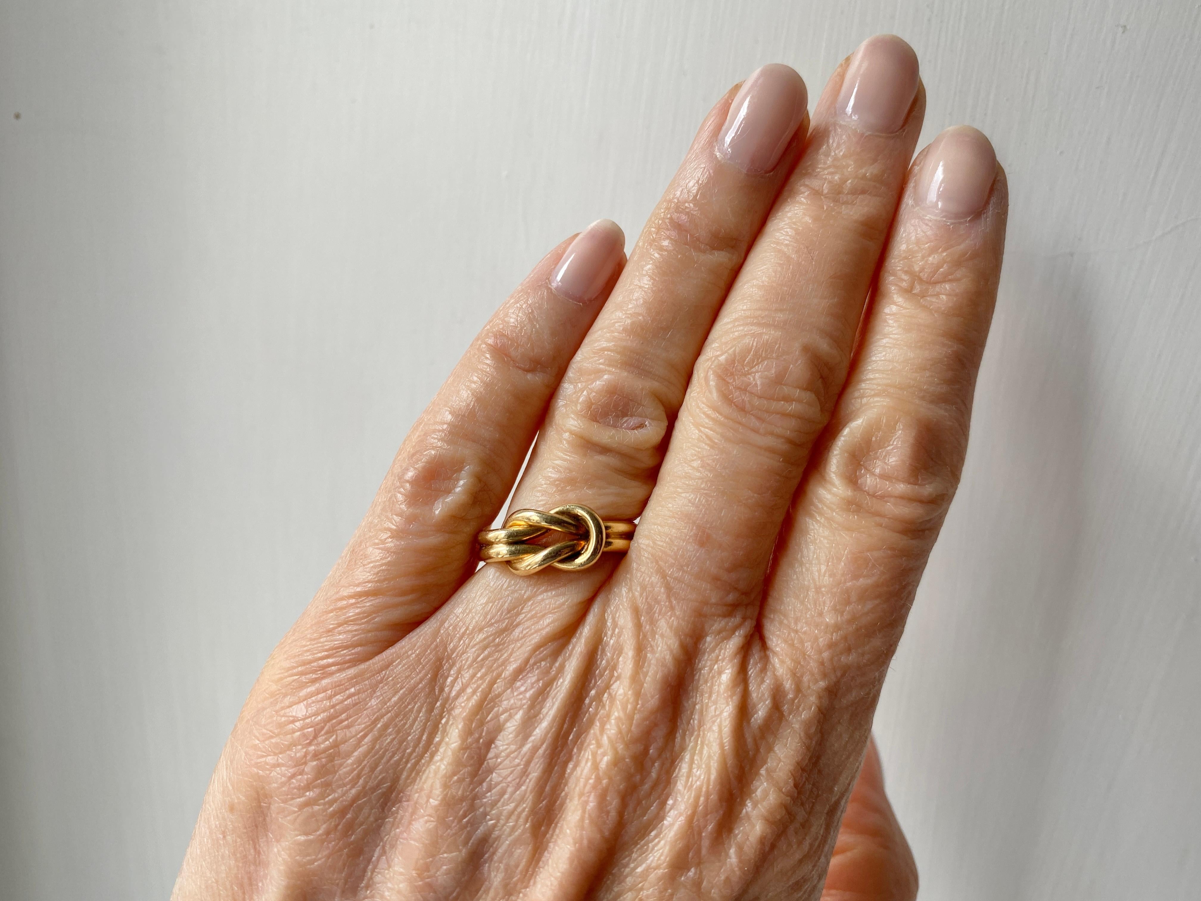 Personalisierter Unisex Love Hercules Knot 18k Gelbgold Handgefertigter Ring im Angebot 3