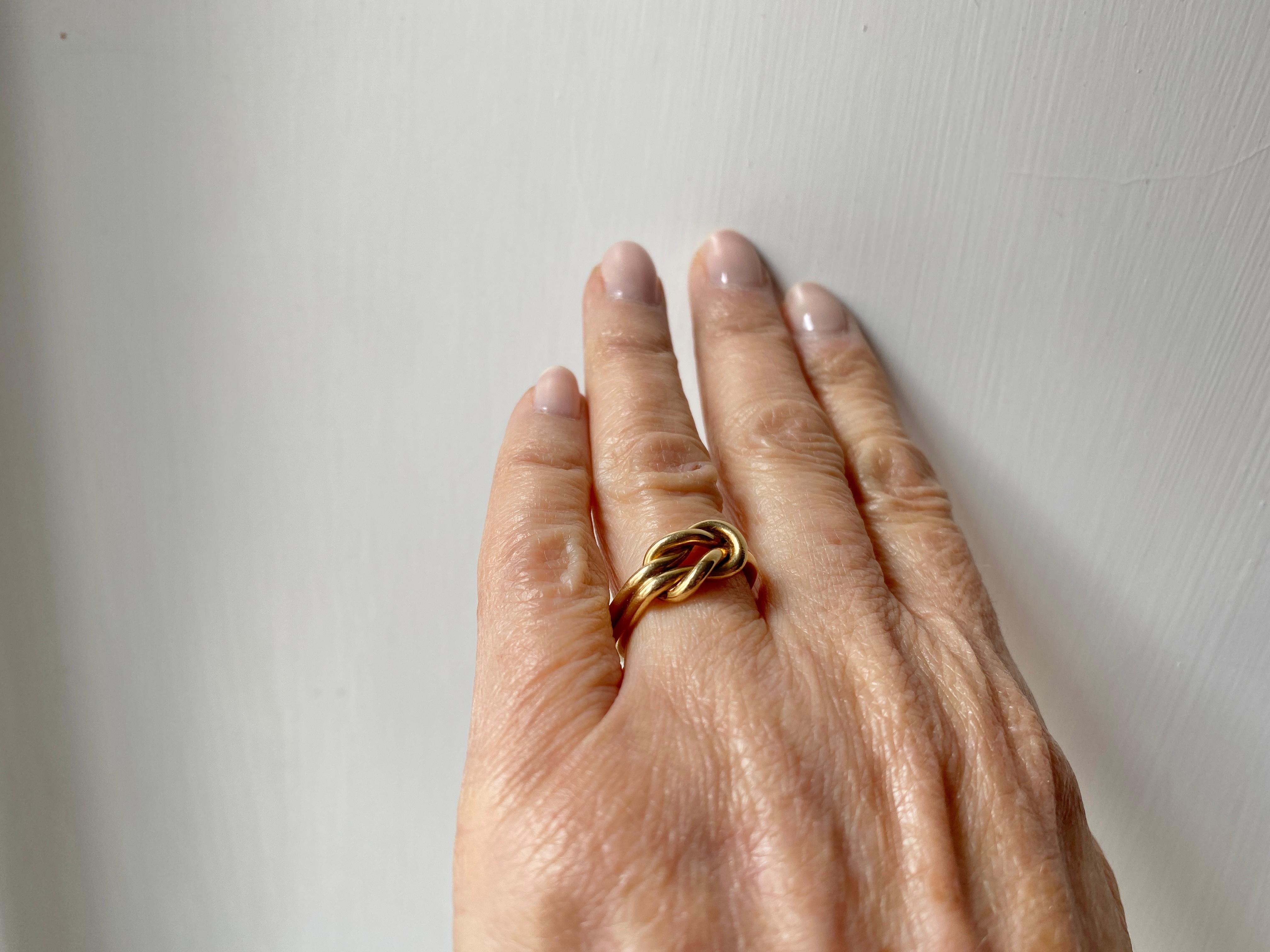 Personalisierter Unisex Love Hercules Knot 18k Gelbgold Handgefertigter Ring im Angebot 5