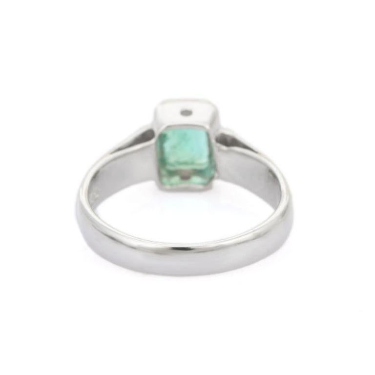 For Sale:  Unisex Natural Emerald Solitaire Ring for Him Handcrafted in 925 Sterling Silver 4