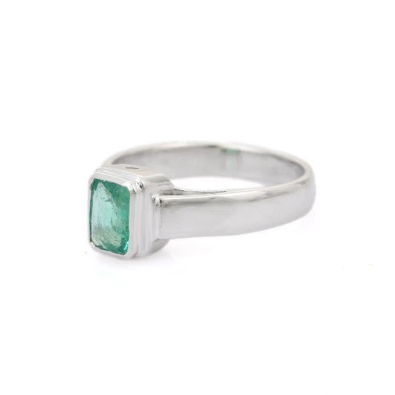 For Sale:  Unisex Natural Emerald Solitaire Ring for Him Handcrafted in 925 Sterling Silver 5