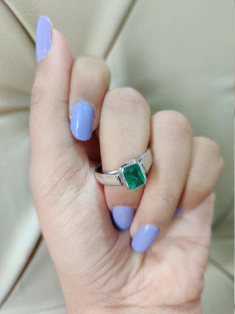 For Sale:  Unisex Natural Emerald Solitaire Ring for Him Handcrafted in 925 Sterling Silver 9