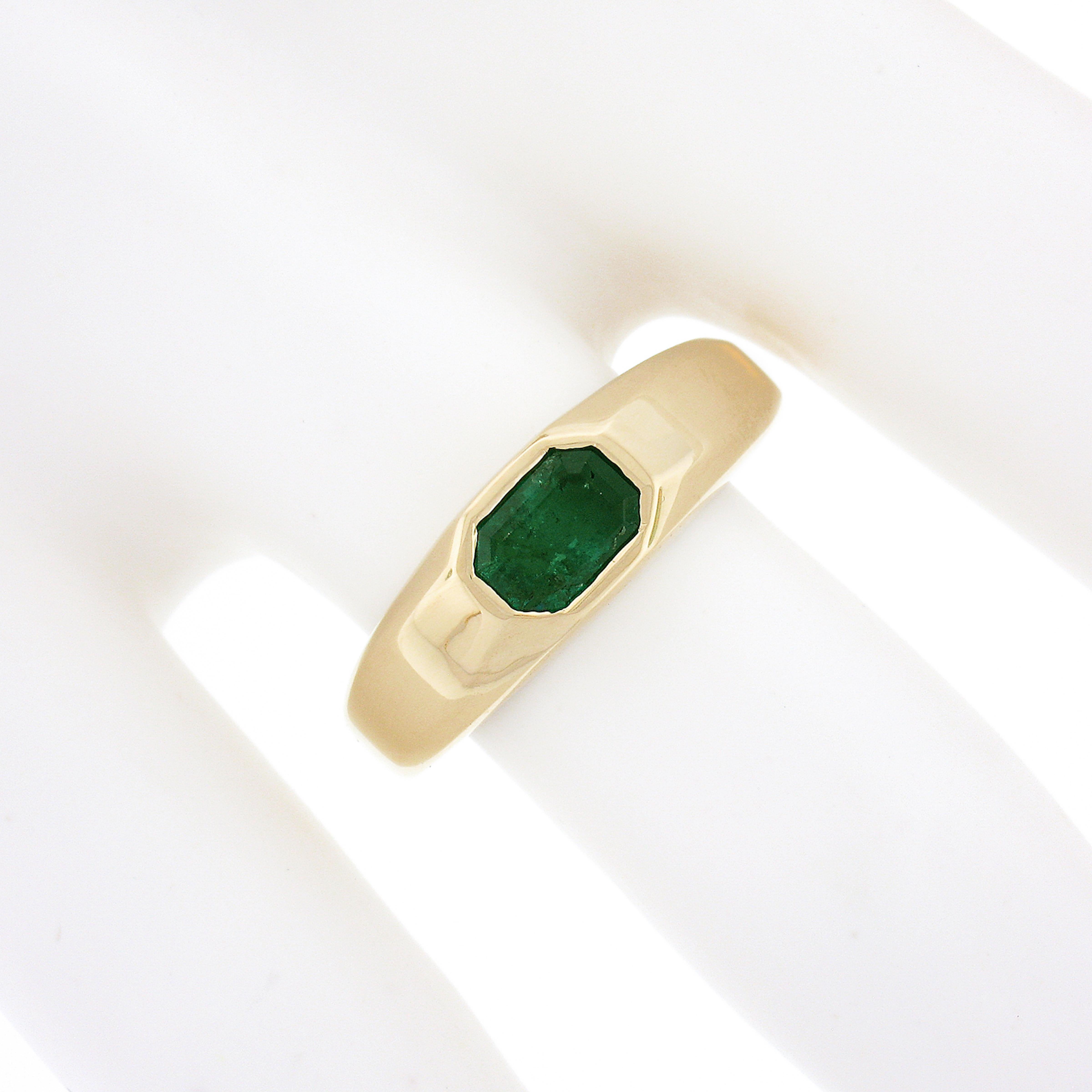 Unisex New 14k Yellow Gold 0.66ct Green Emerald Sideways Bezel Solitaire Ring In New Condition For Sale In Montclair, NJ
