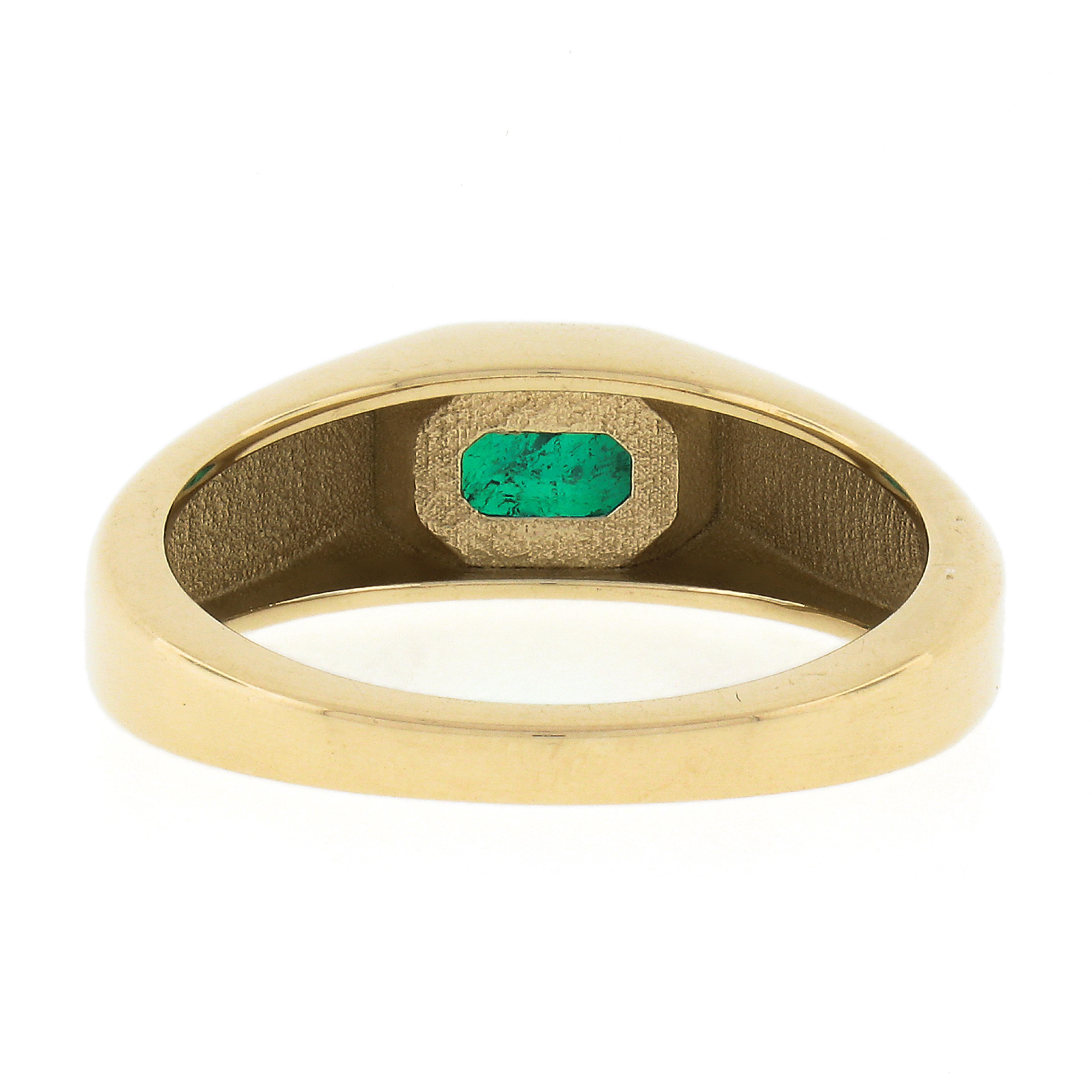 Unisex New 14k Yellow Gold 0.66ct Green Emerald Sideways Bezel Solitaire Ring For Sale 3