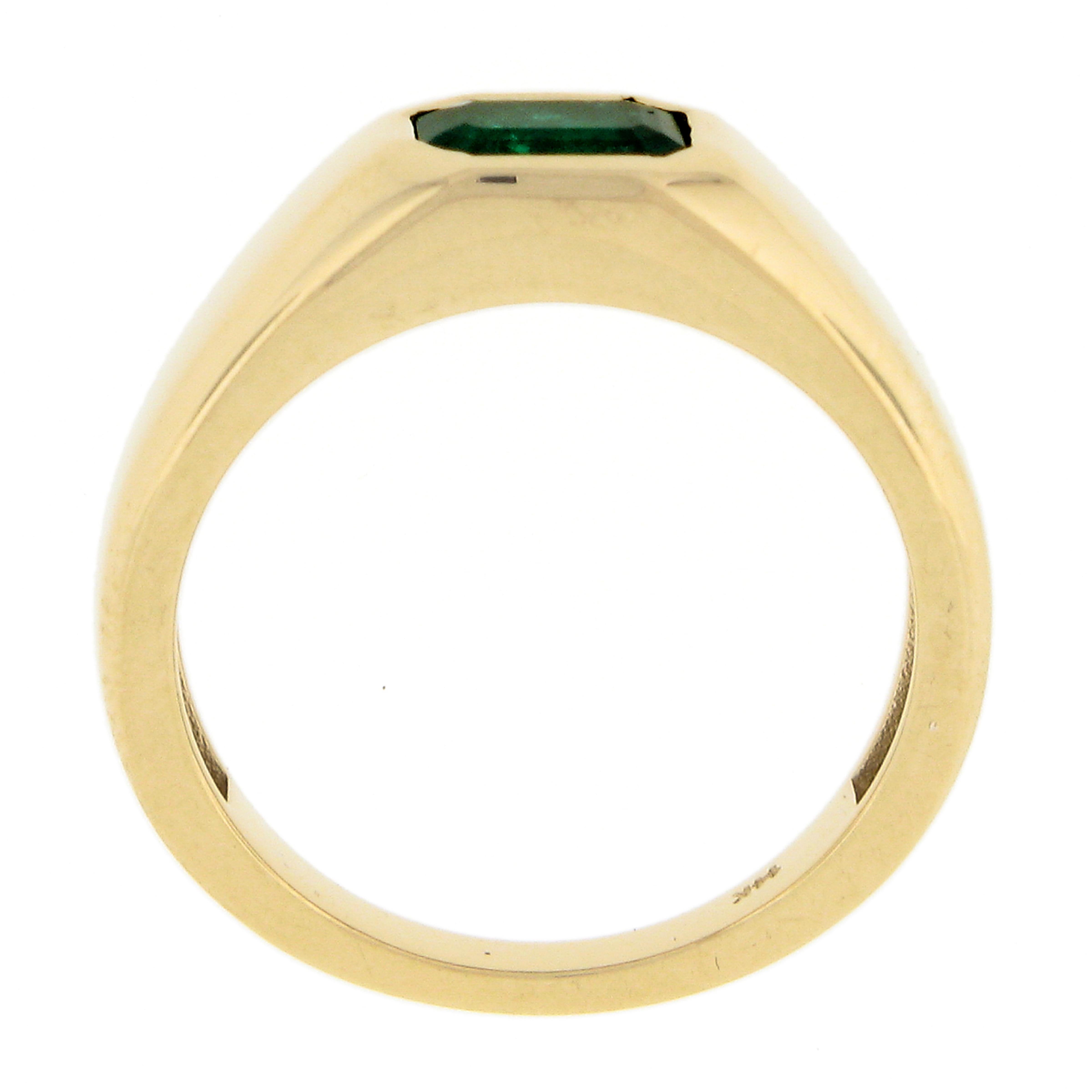 Unisex New 14k Yellow Gold 0.66ct Green Emerald Sideways Bezel Solitaire Ring For Sale 4