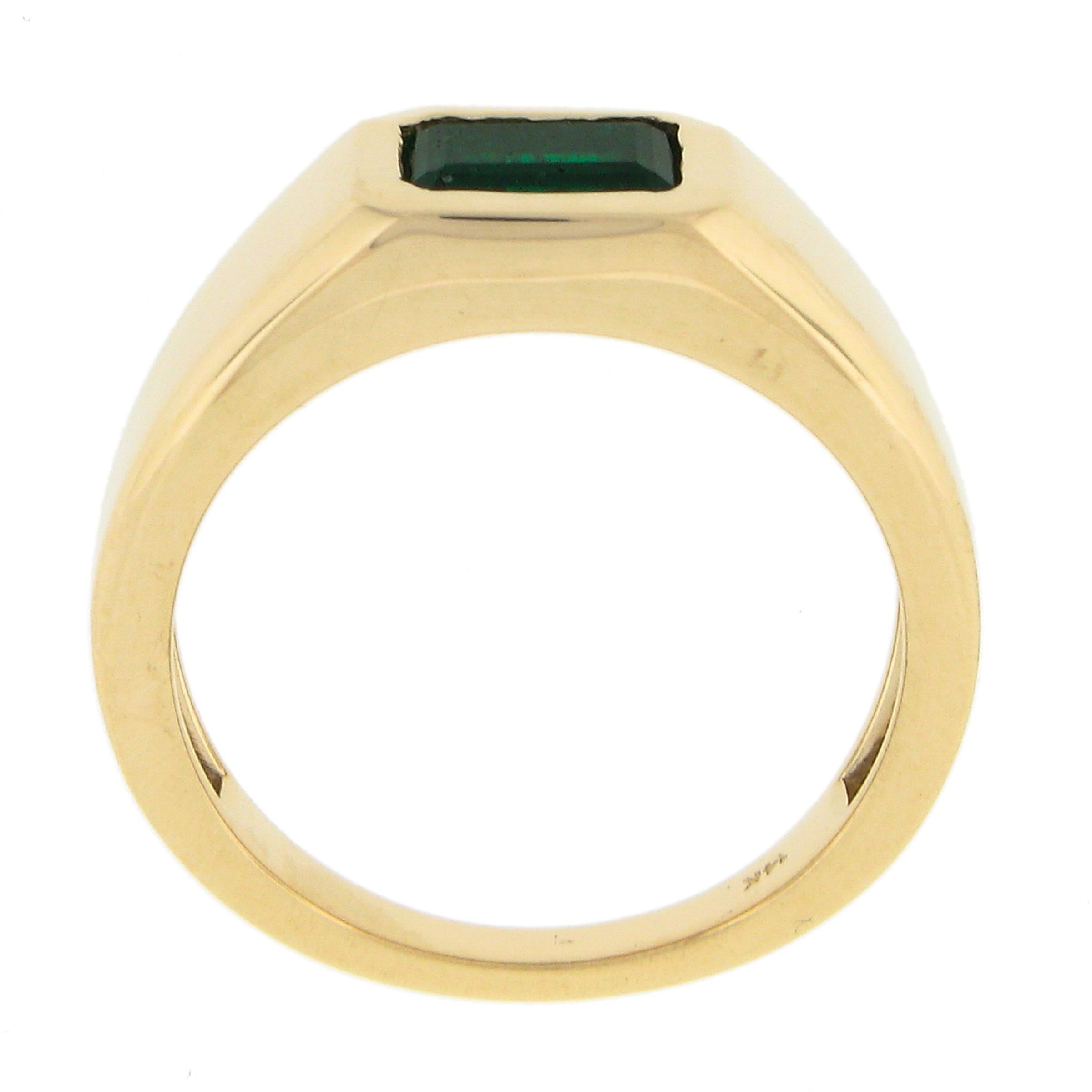 Unisex NEW 14k Yellow Gold .64ct Sideways Bezel Set Green Emerald Solitaire Ring For Sale 4