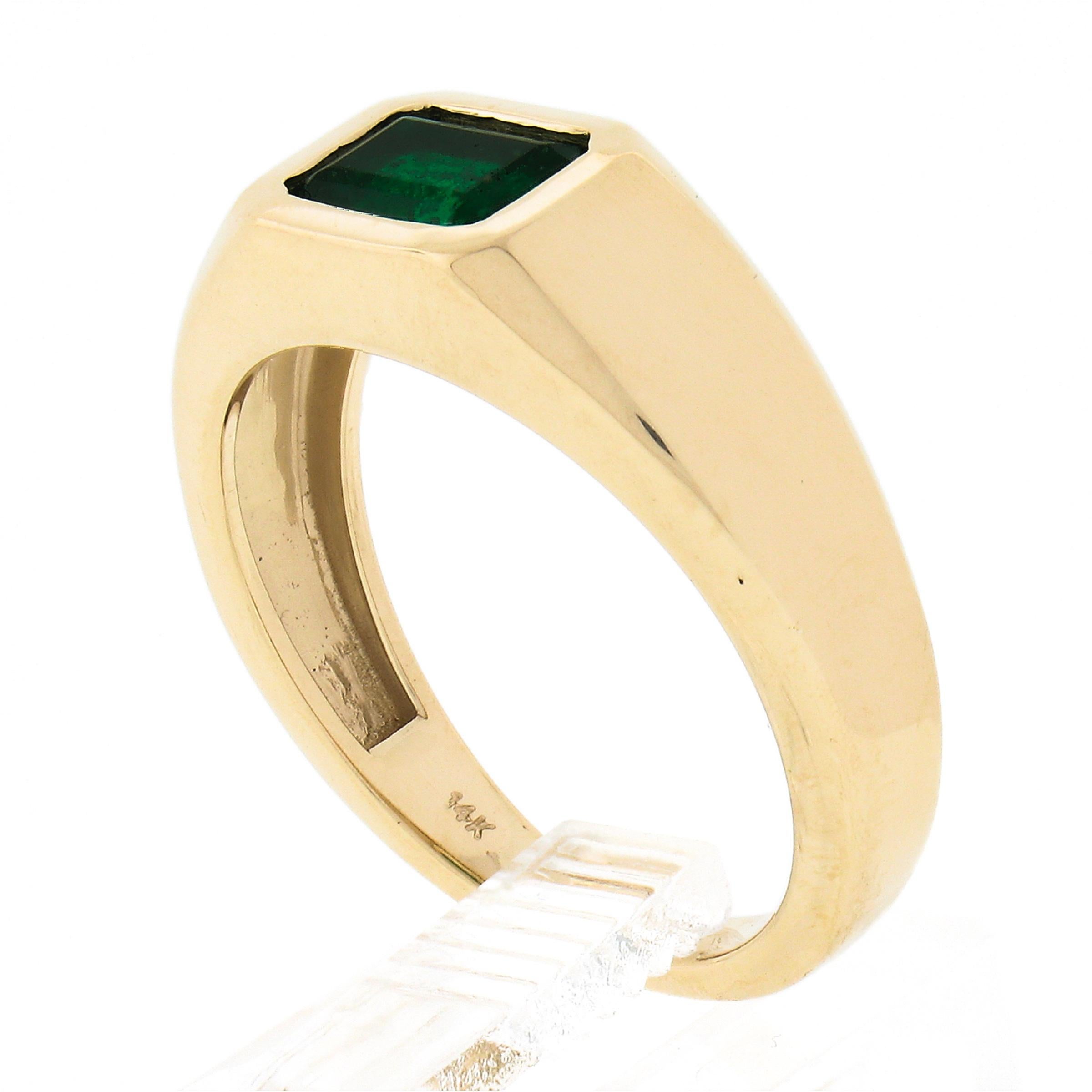 Unisex NEW 14k Yellow Gold .64ct Sideways Bezel Set Green Emerald Solitaire Ring For Sale 6
