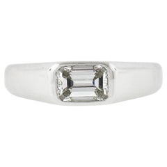 Unisex Neu Platin 0,87 Karat GIA Smaragdschliff Sideways Lünette Diamant Solitär Ring, Unisex