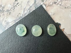 Gemma sfusa di giada unisex dal taglio ovale, designer sconosciuto, New 2026