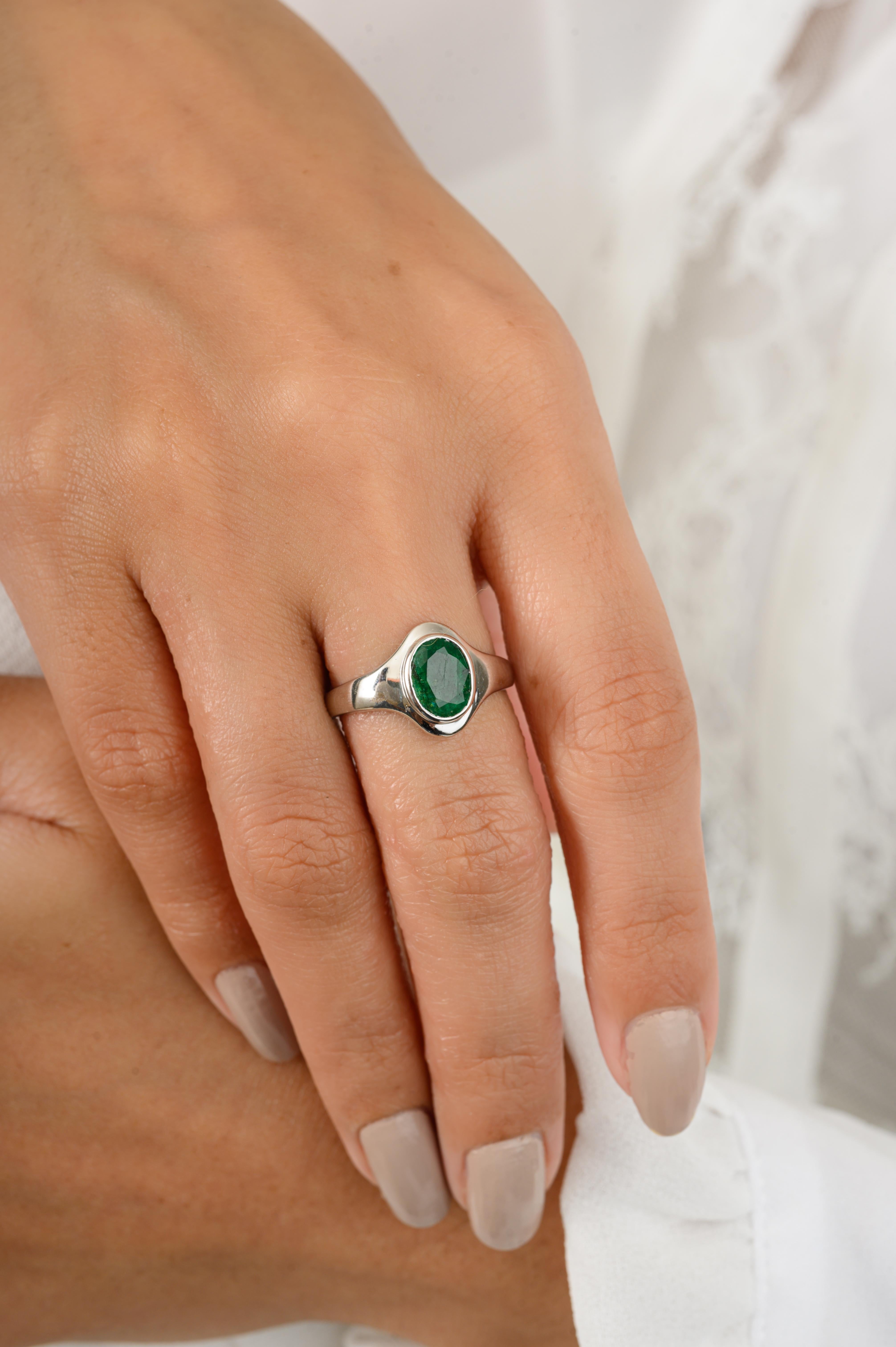 For Sale:  Unisex Oval Emerald Wedding Ring Gift for Him in 18k Solid White Gold 2