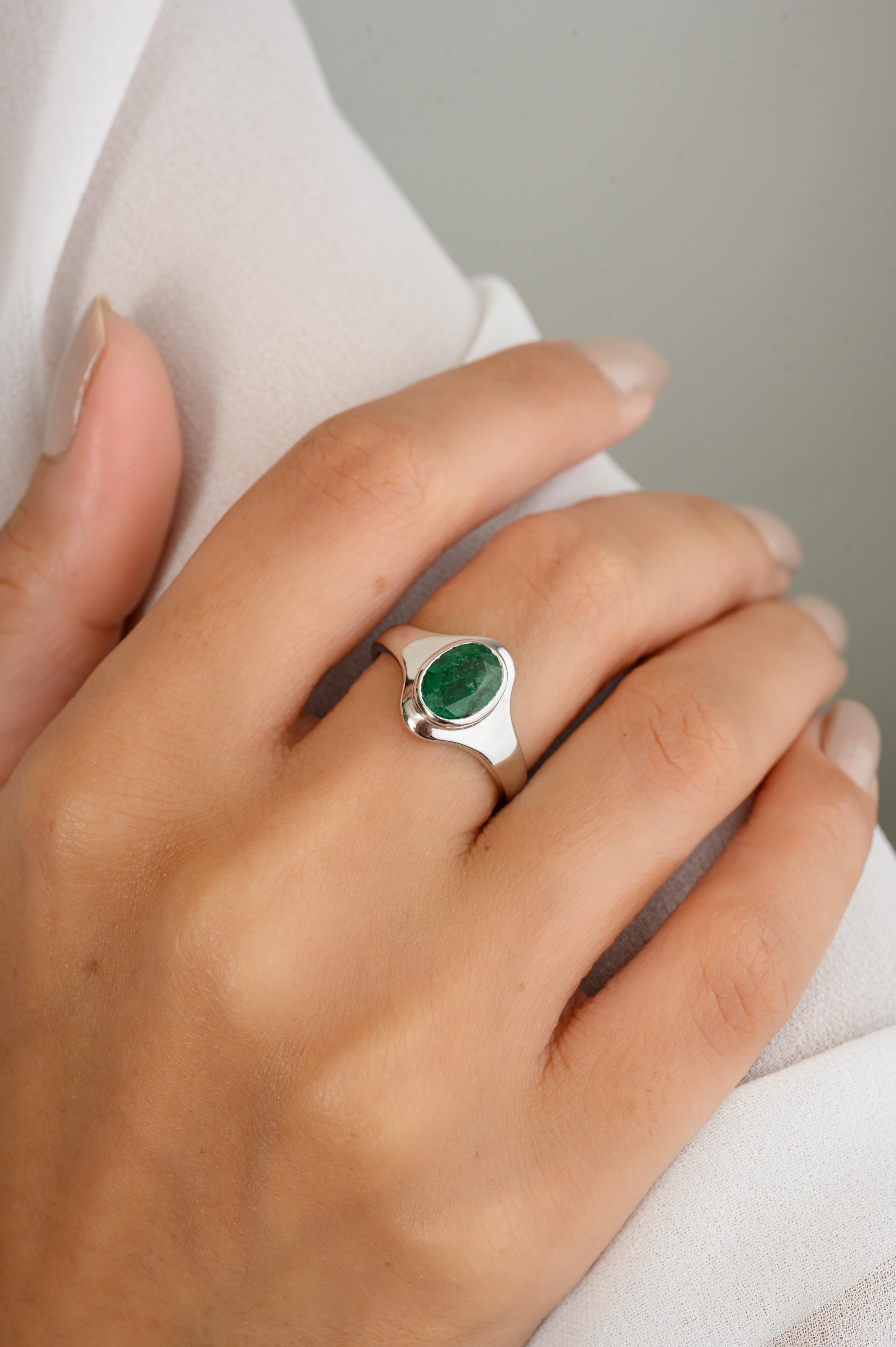 For Sale:  Unisex Oval Emerald Wedding Ring Gift for Him in 18k Solid White Gold 4