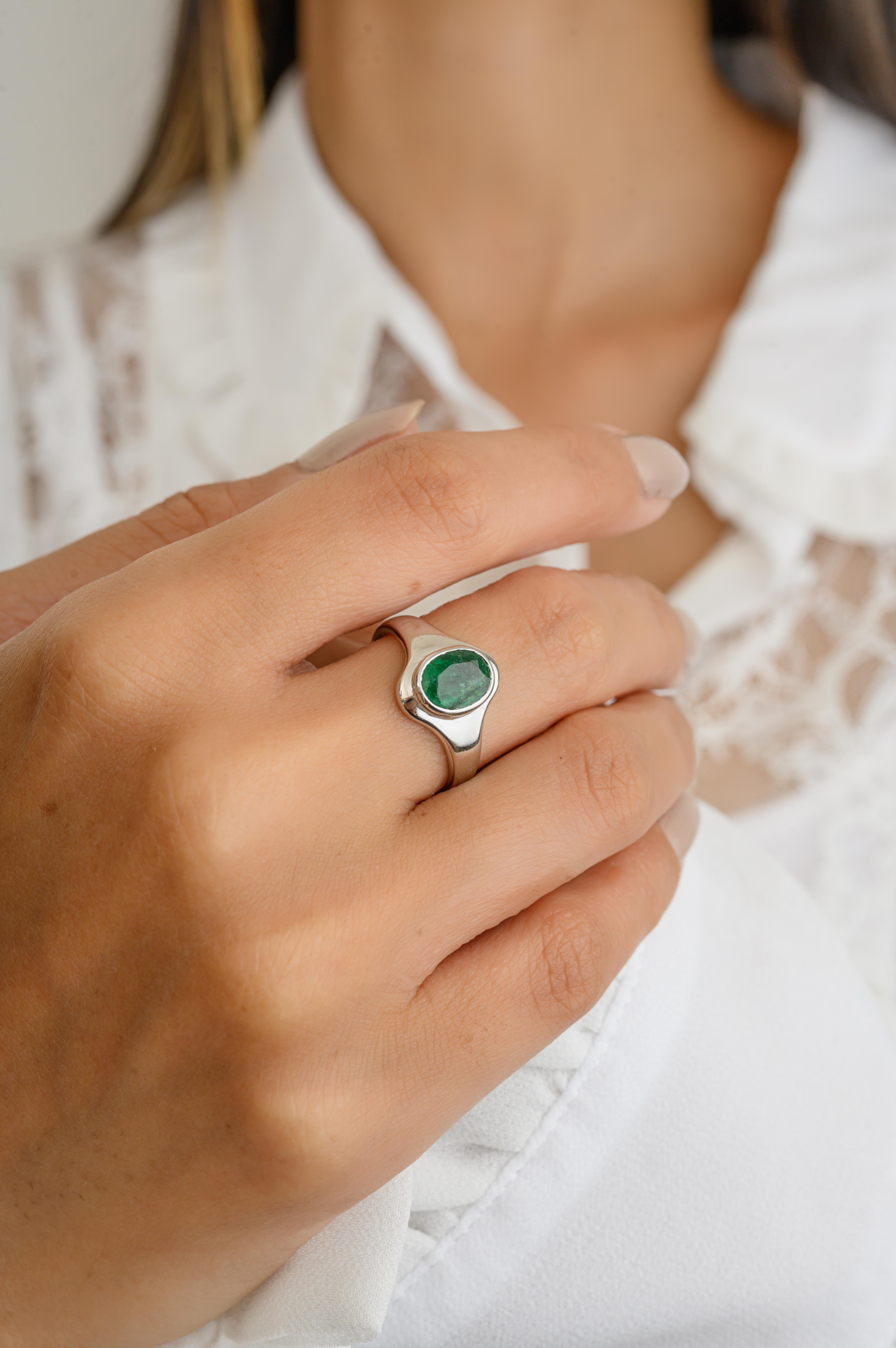 For Sale:  Unisex Oval Emerald Wedding Ring Gift for Him in 18k Solid White Gold 6