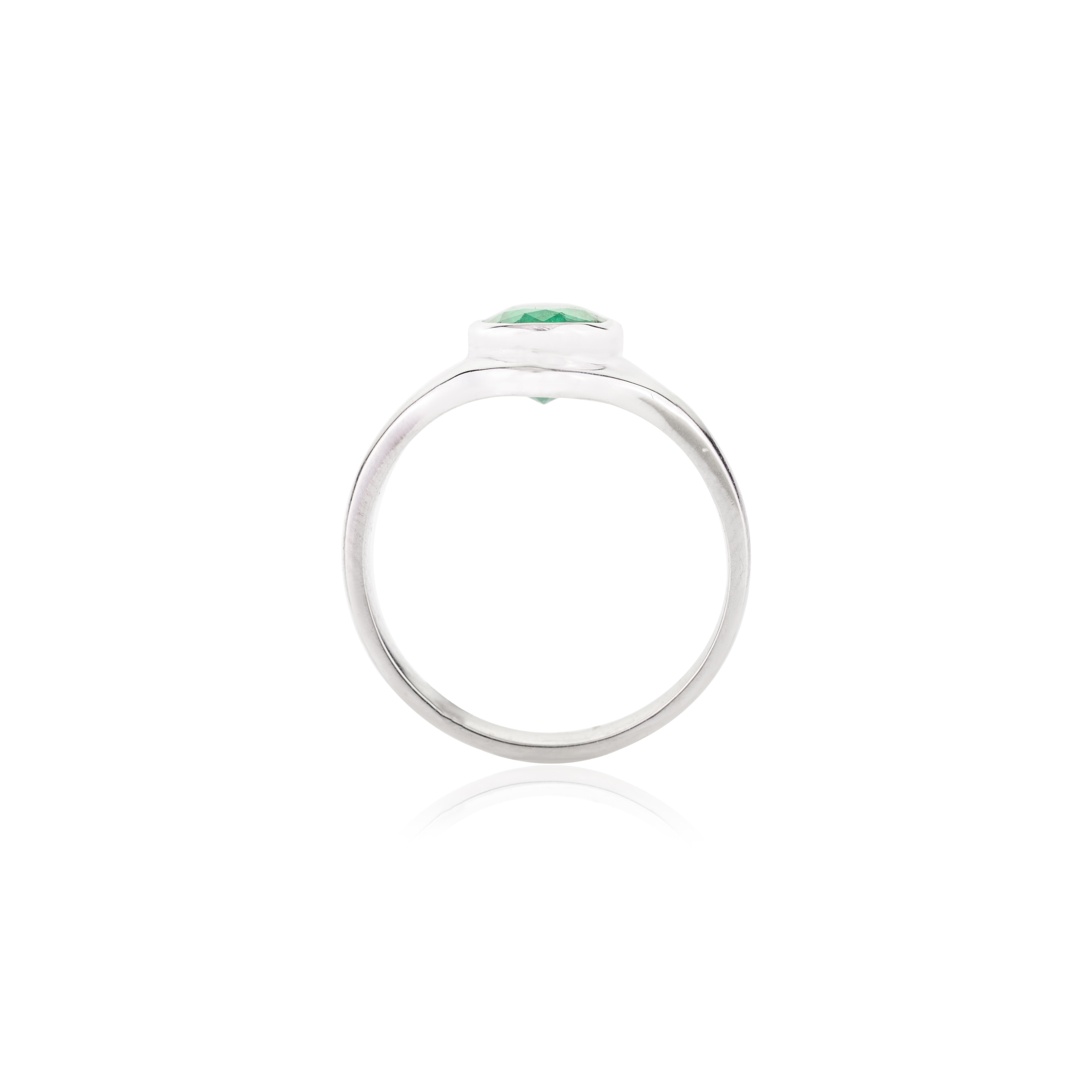For Sale:  Unisex Oval Emerald Wedding Ring Gift for Him in 18k Solid White Gold 7