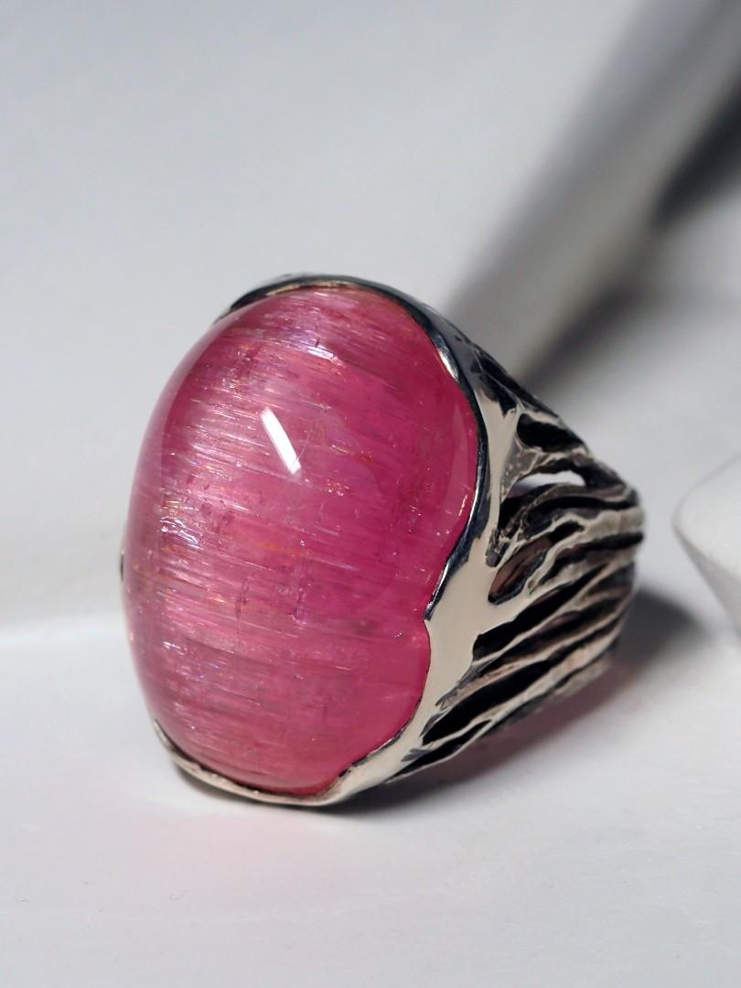 Artisan Unisex Rubellite silver ring Cats Eye Effect Big Pink Chatoyancy Statement ring For Sale