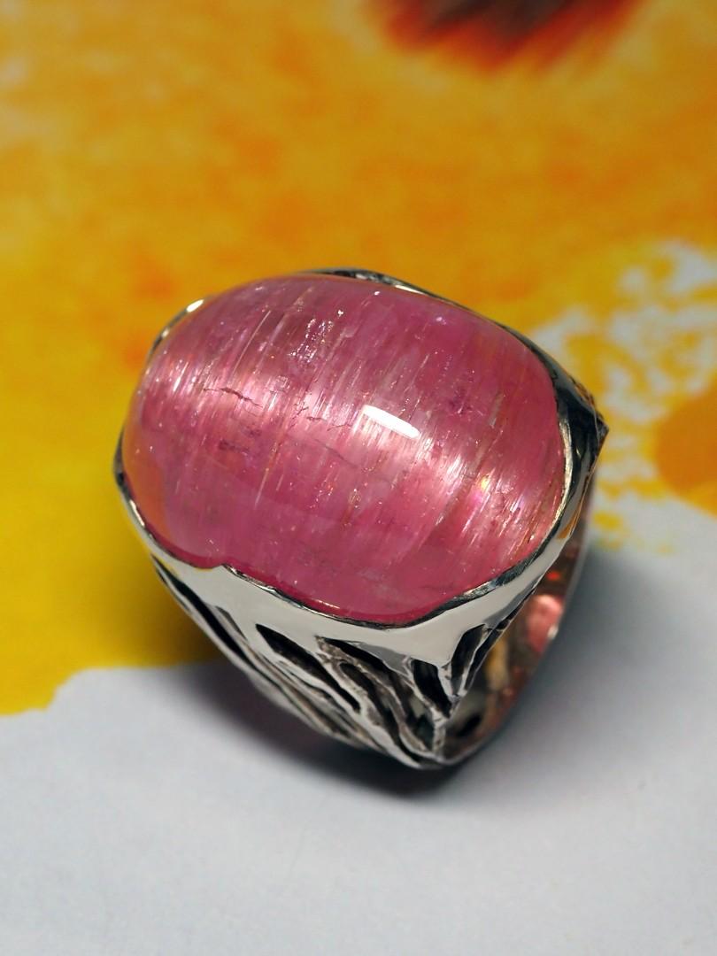 Unisex Rubellite silver ring Cats Eye Effect Big Pink Chatoyancy Statement ring For Sale 1