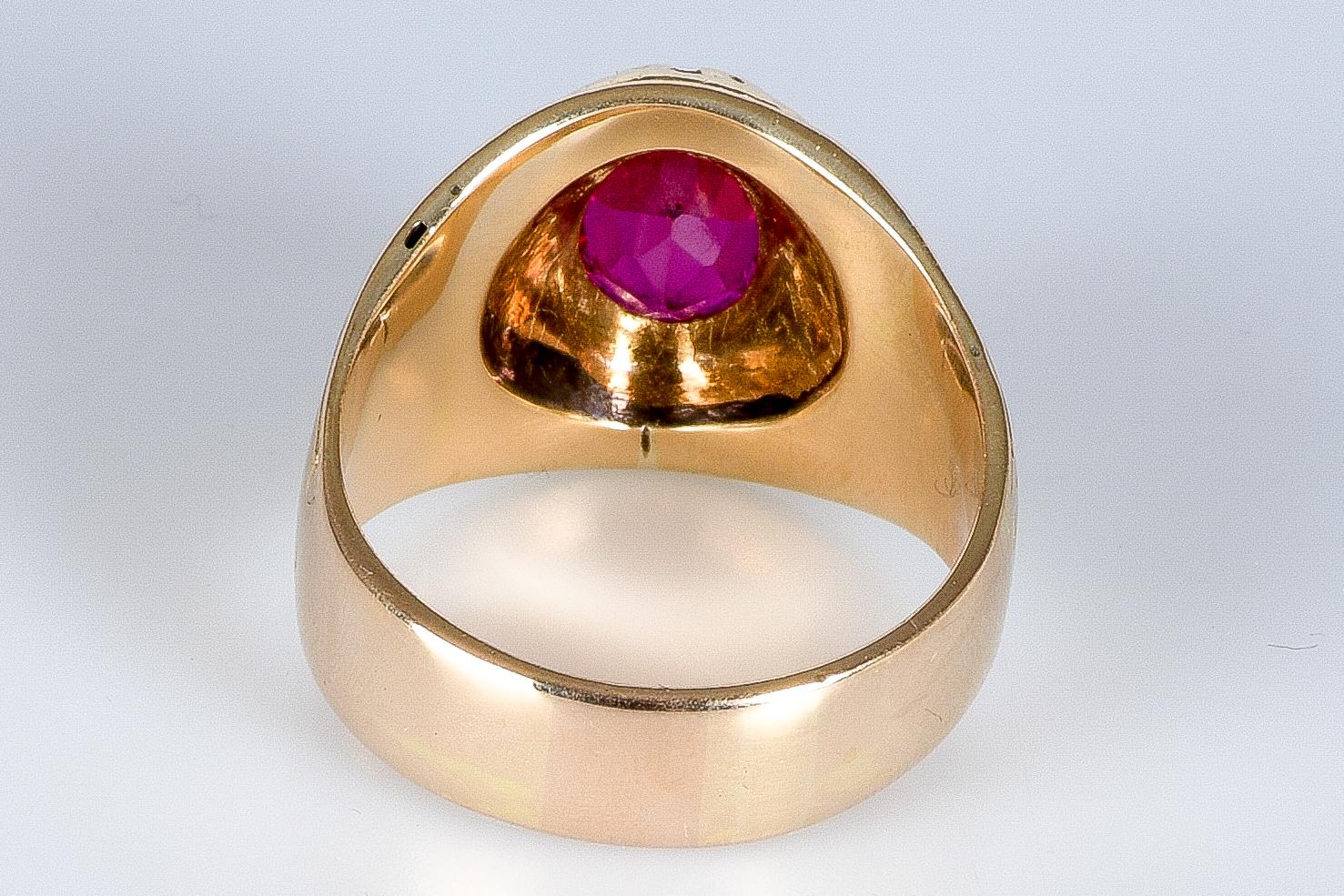 Unisex Ruby Chevalière ring For Sale 2