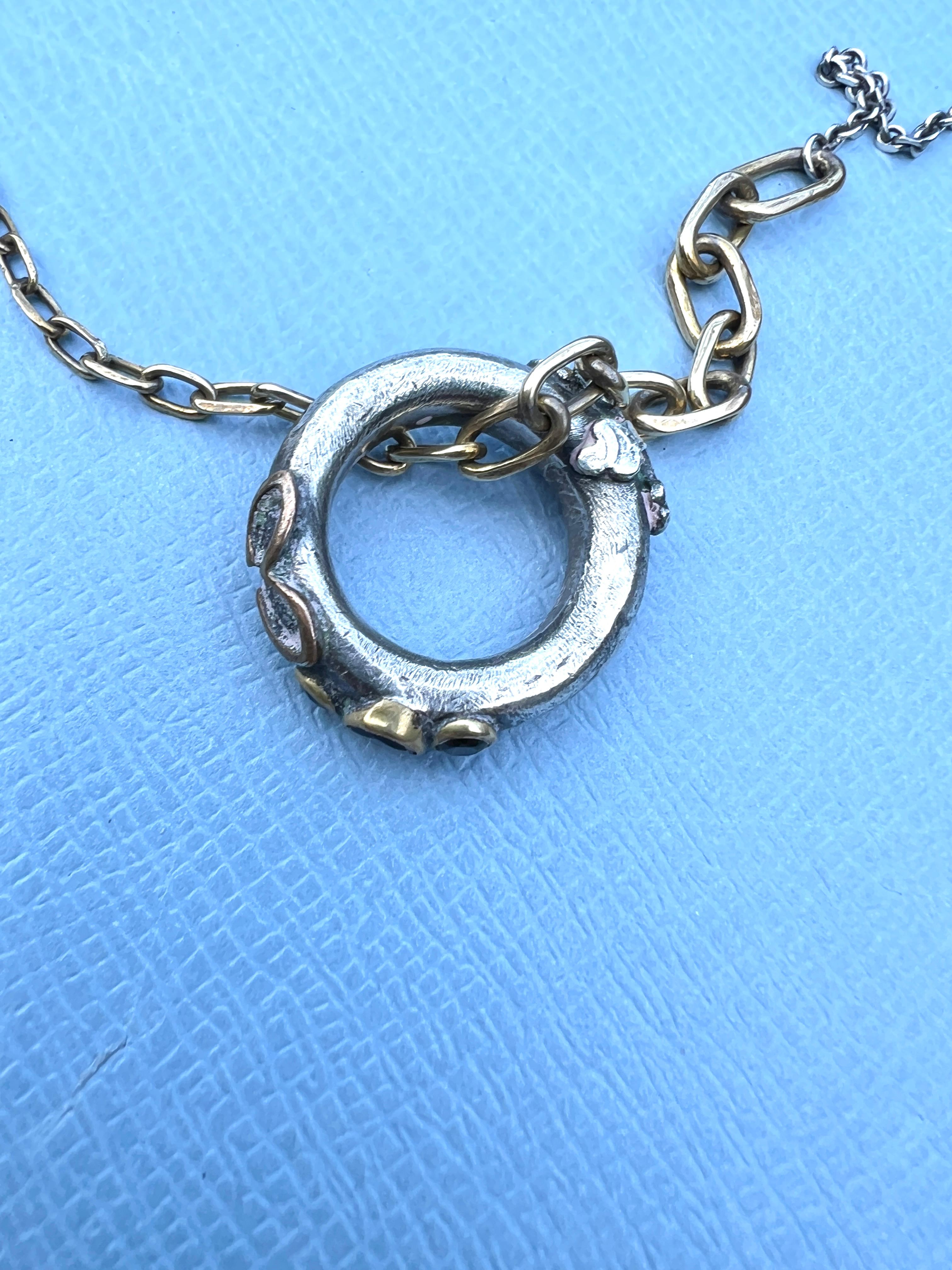 Anello unisex d'argento a catena di quarzo fumé Croce d'argento con trifoglio in vendita 4