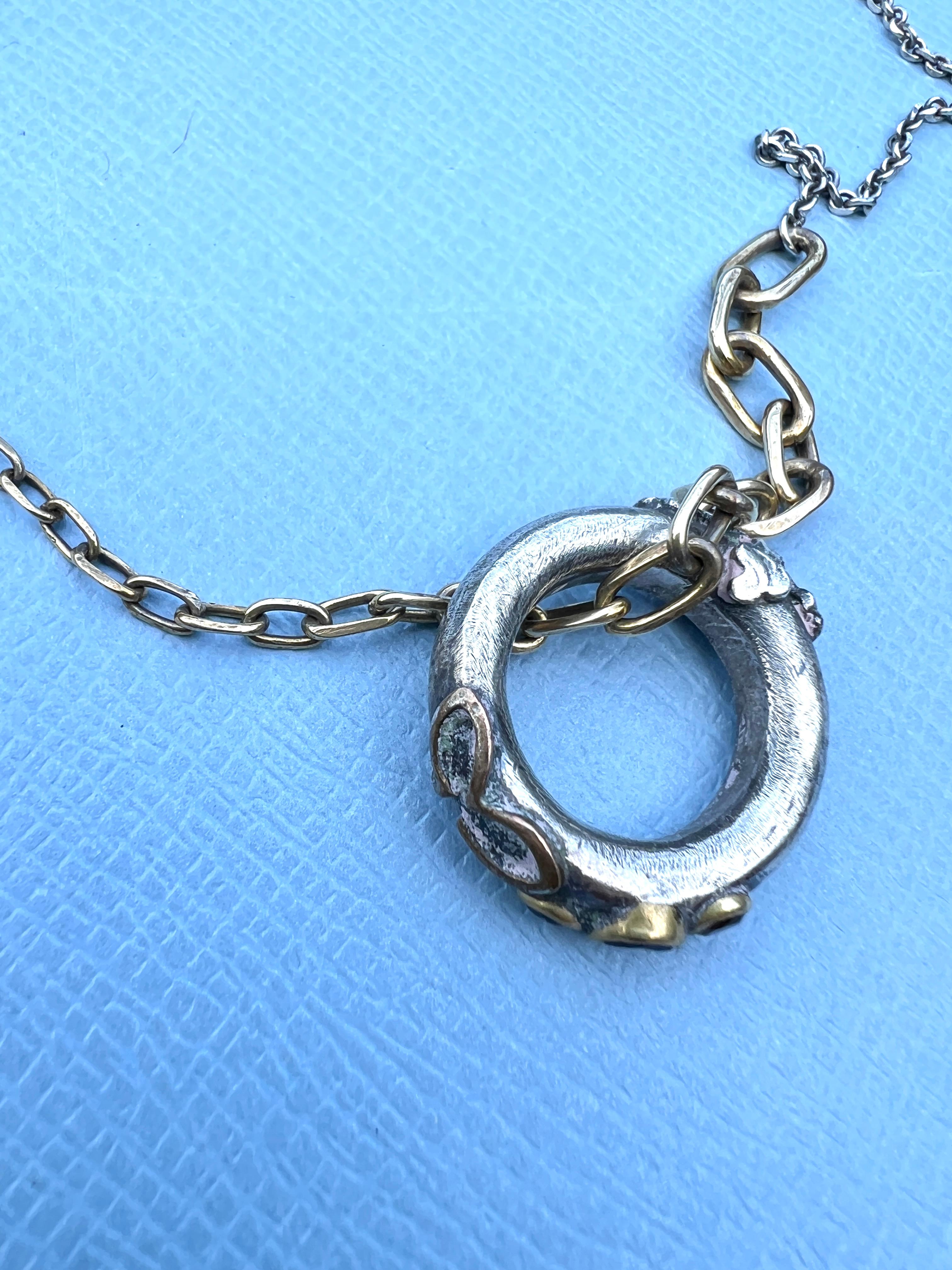 Anello unisex d'argento a catena di quarzo fumé Croce d'argento con trifoglio in vendita 3