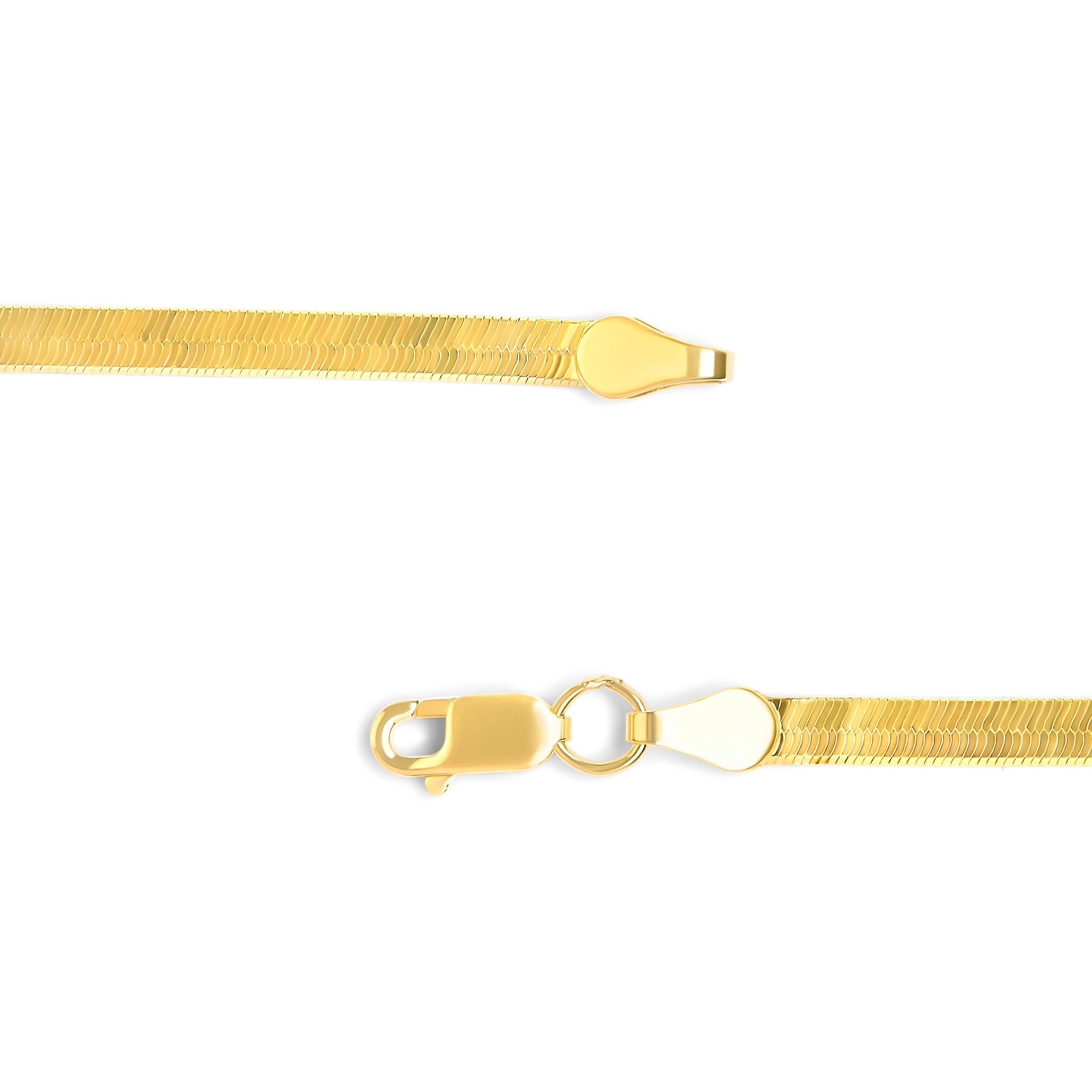 Embarquez pour un voyage d'opulence avec notre chaîne unisexe à chevrons impériaux, un chef-d'œuvre en or jaune 14 carats massif. Cette merveille de 2,8 mm entremêle sans effort charme classique et sophistication moderne. Le design à chevrons,