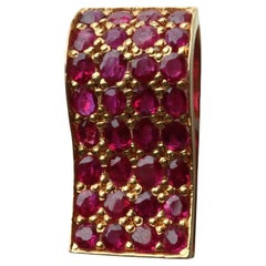 Ciondolo in stile unisex con rubino di Birmania non riscaldato in oro giallo 18 carati