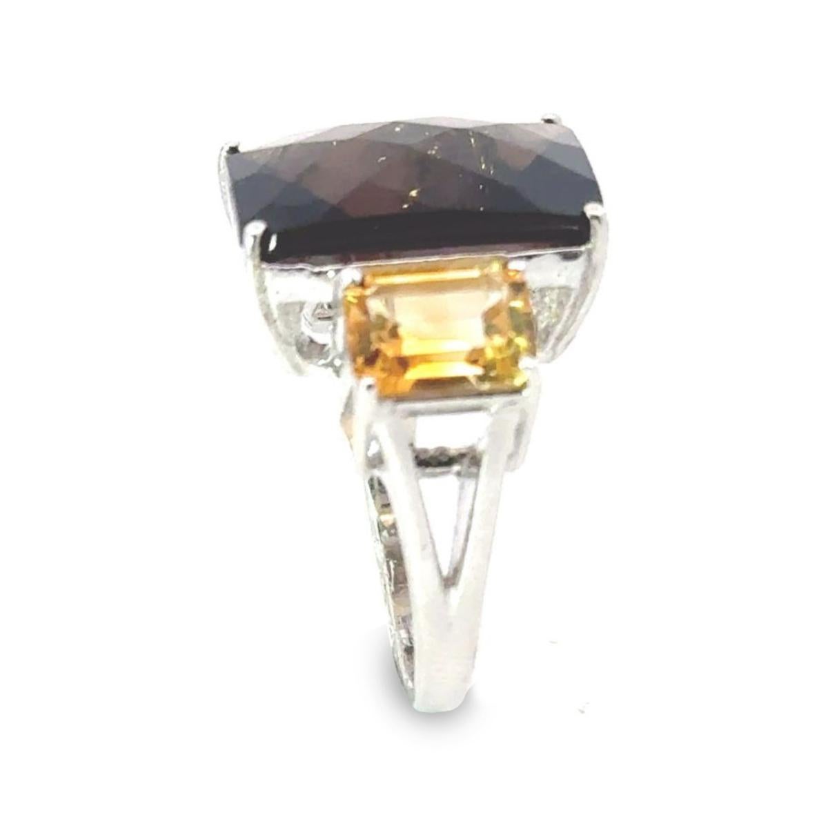 For Sale:  Unisex Three Stone Citrine Smoky Gemstone Cocktail Ring for Mother in 925 Silver 3