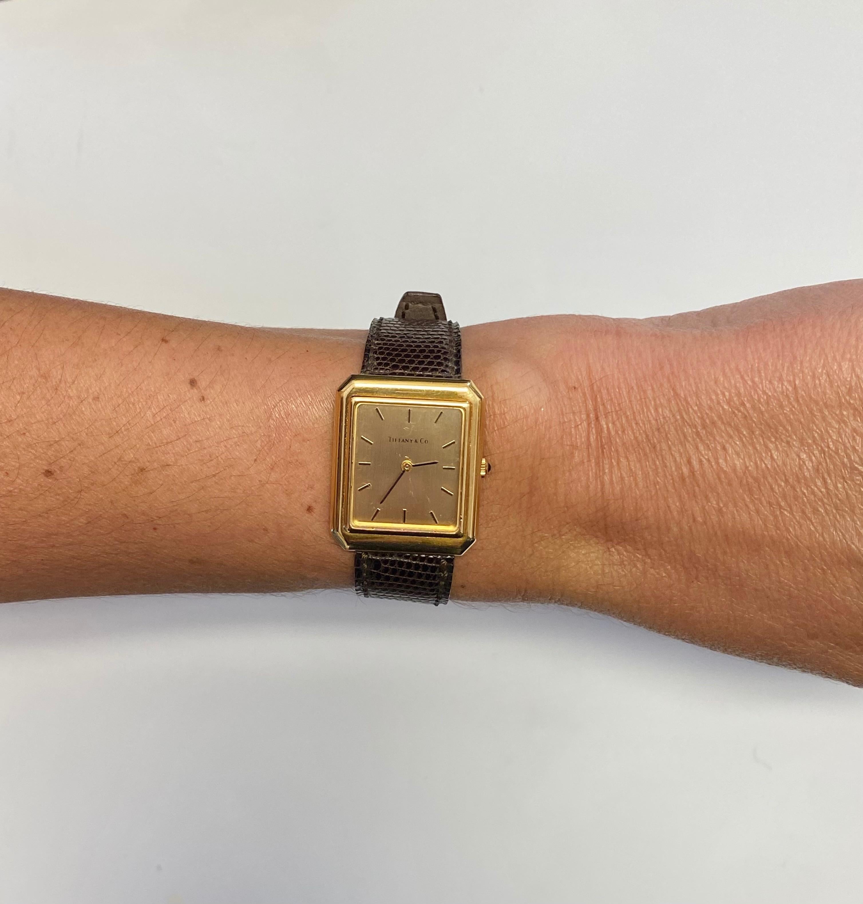 Unisex Tiffany & Co. Rechteckige Uhr aus 18 Karat Gold mit Original-Lederarmband im Angebot 7