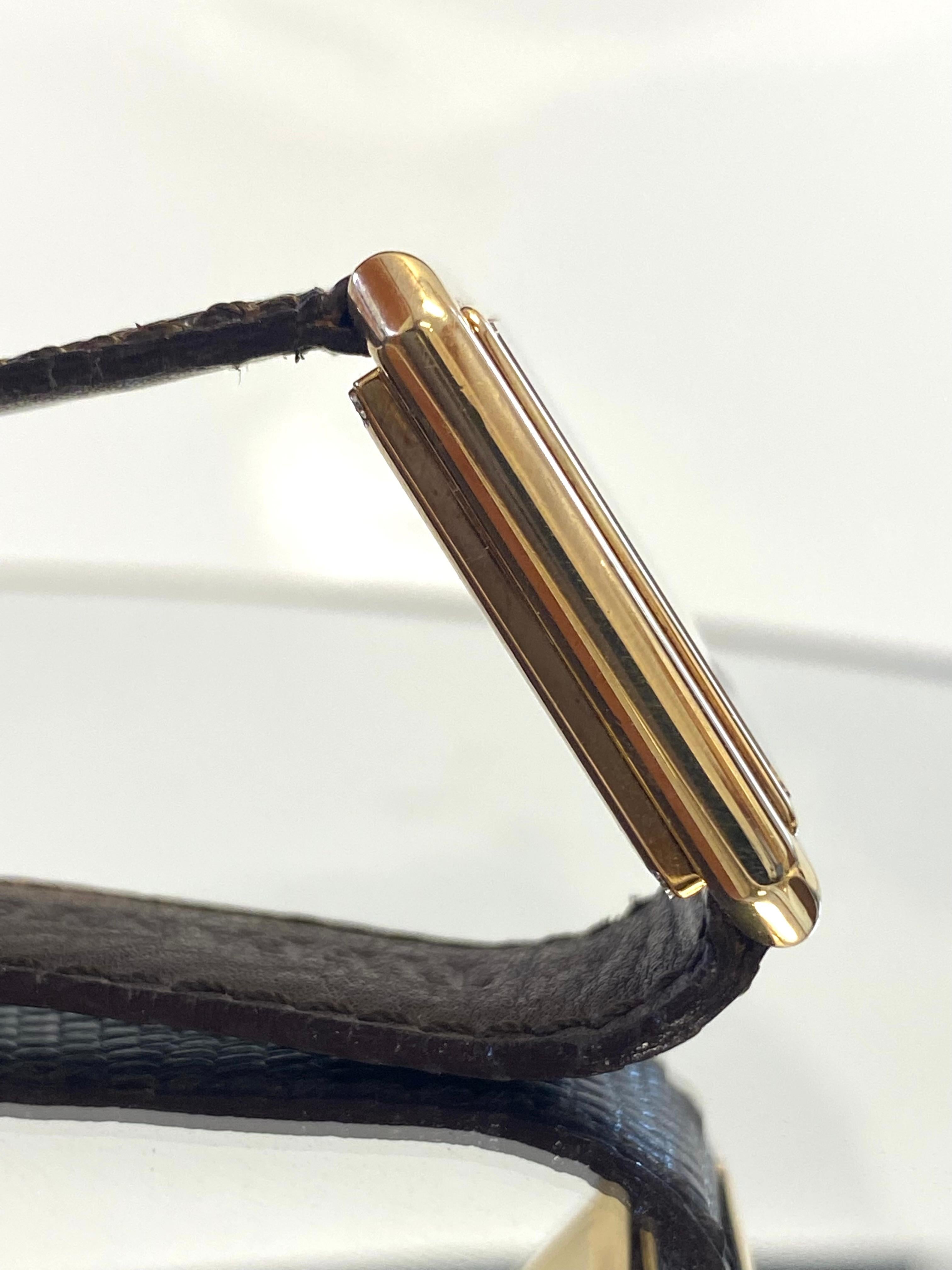 unisexe Tiffany & Co. Montre rectangulaire en or 18 carats avec bracelet en cuir d'origine en vente 3