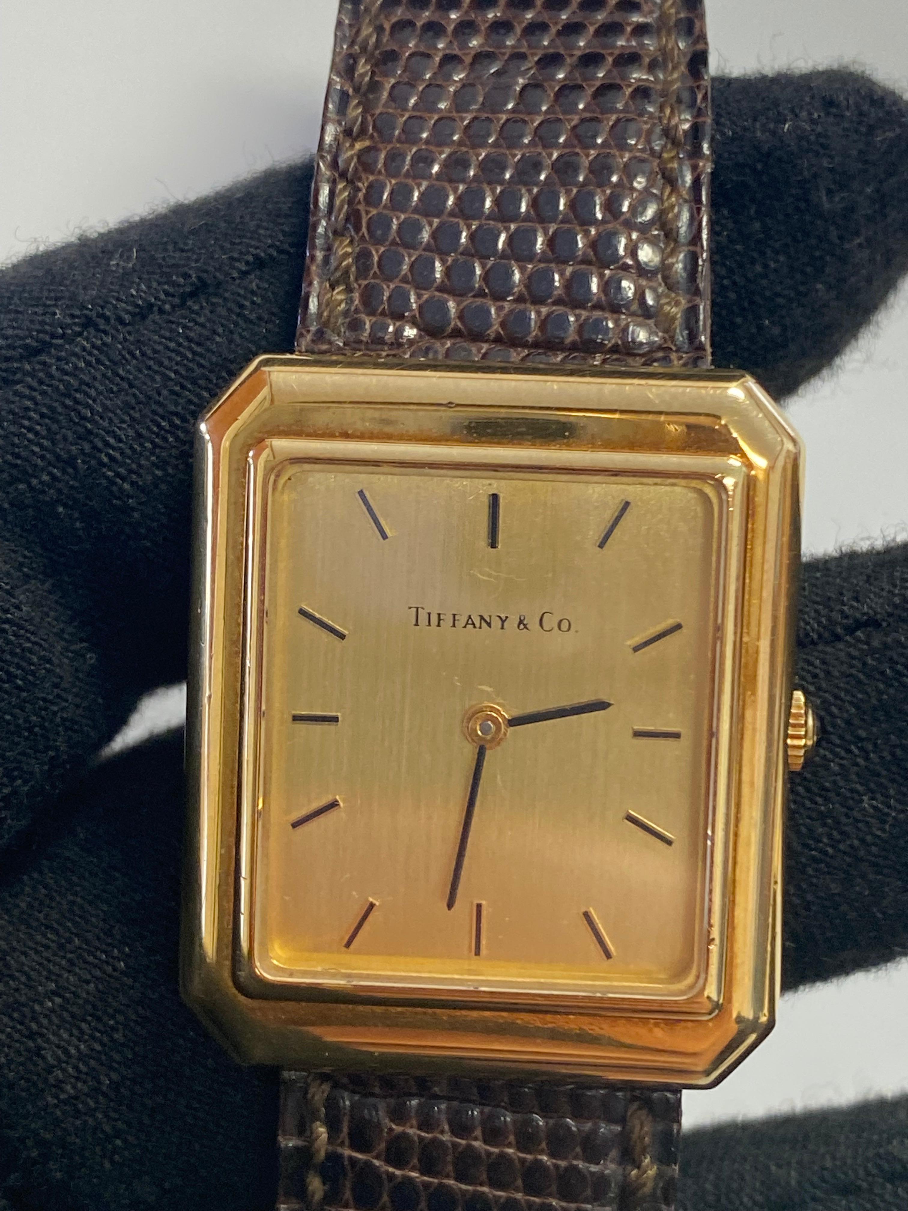unisexe Tiffany & Co. Montre rectangulaire en or 18 carats avec bracelet en cuir d'origine en vente 4