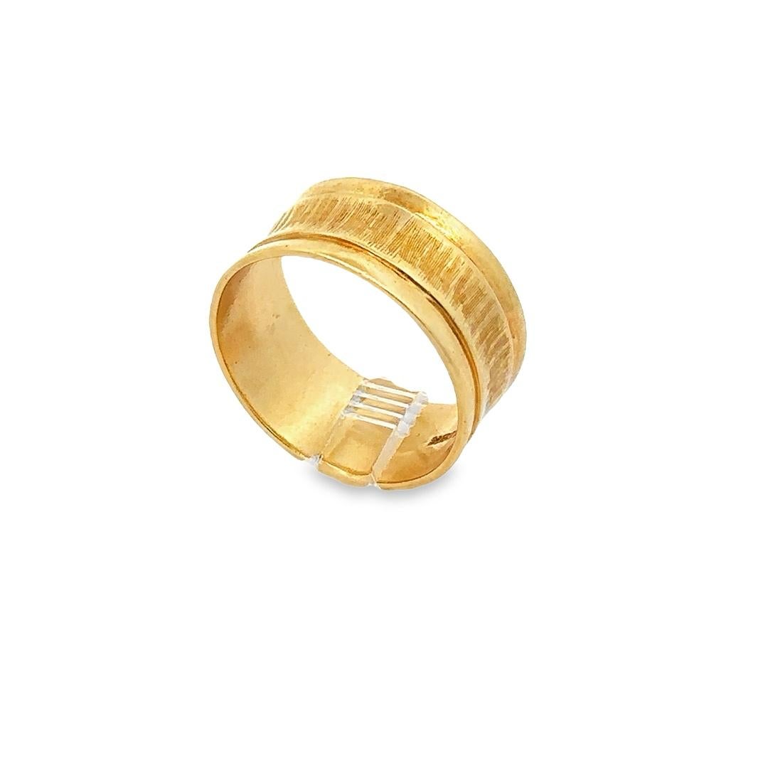 Unisex Vintage 18K Yellow Gold 9.7mm Large WIDE Concave Etched Finish Band Ring In Good Condition In Montclair, NJ