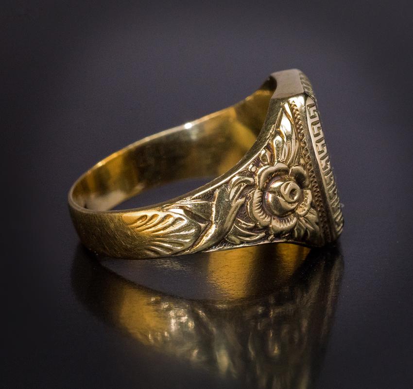 Unisex Vintage Engraved Gold Armorial Signet Ring, 1930s 1