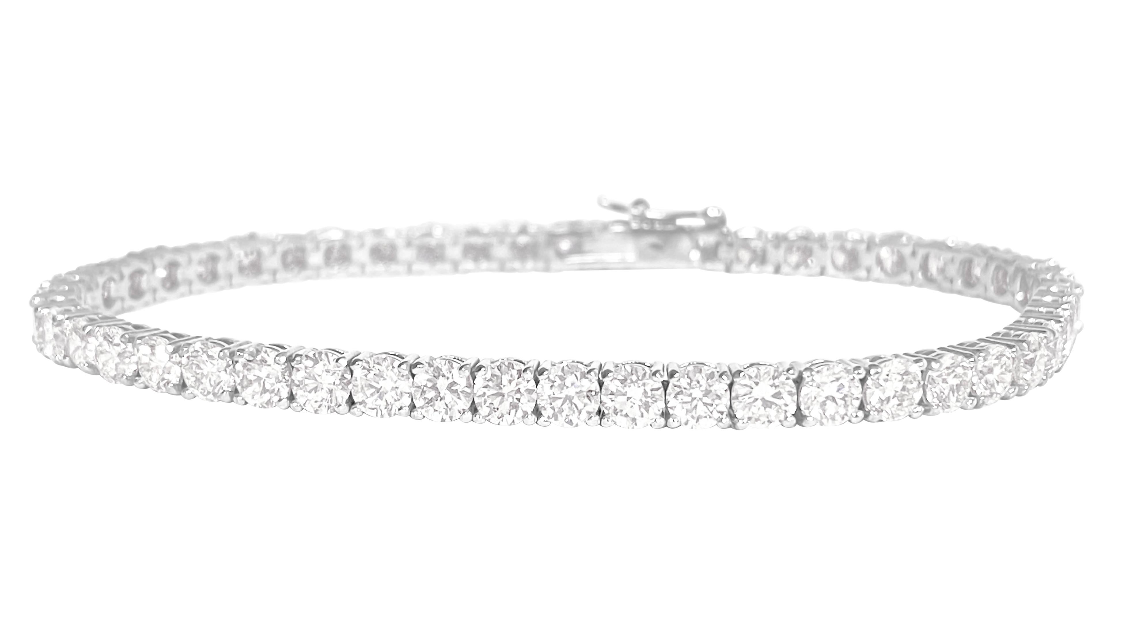 Round Cut Unisex VVS 9.10 Carat Diamond Tennis Bracelet 14 Karat White Gold For Sale