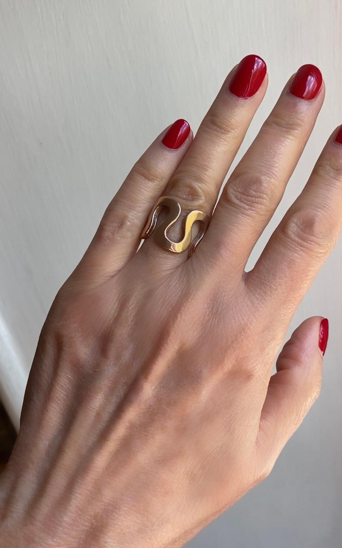 Unisex Wave 18k Rose Gold Modern Engagement Design Handcrafted Ring In New Condition For Sale In Rome, IT