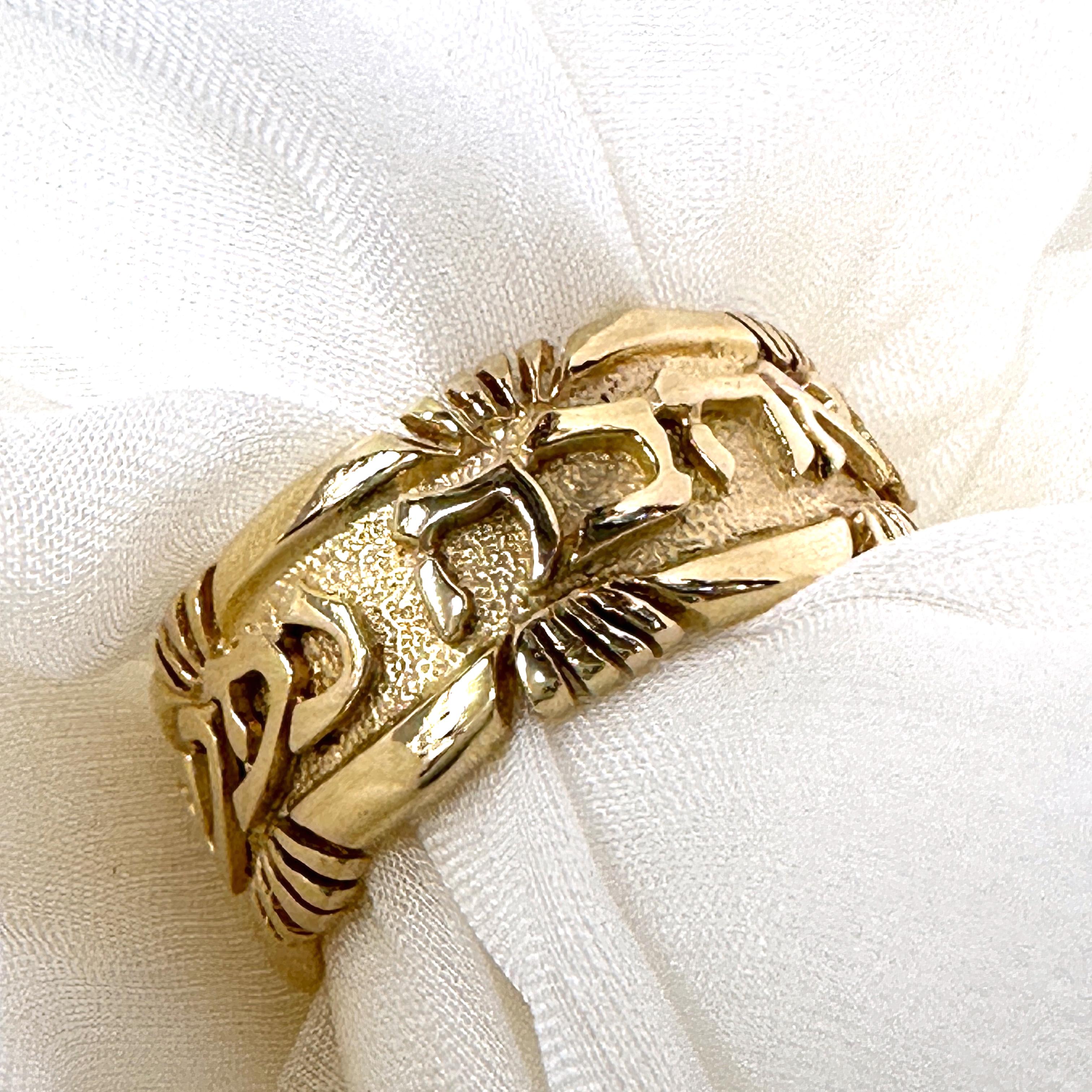 Unisex Wedding Band in Yellow 14K Gold with Song of Songs 3:4 in Hebrew in vendita 2