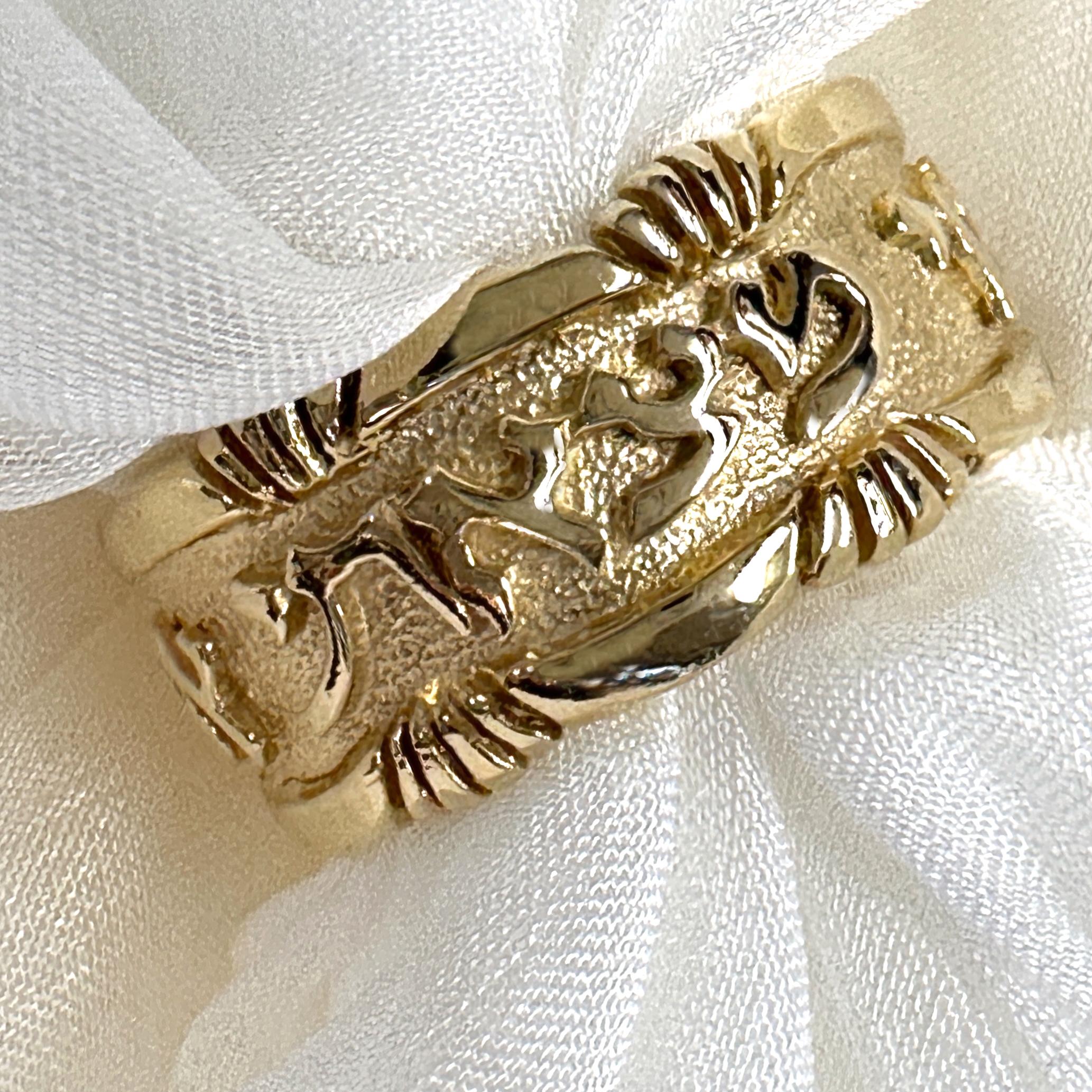 Unisex Wedding Band in Yellow 14K Gold with Song of Songs 3:4 in Hebrew in vendita 3