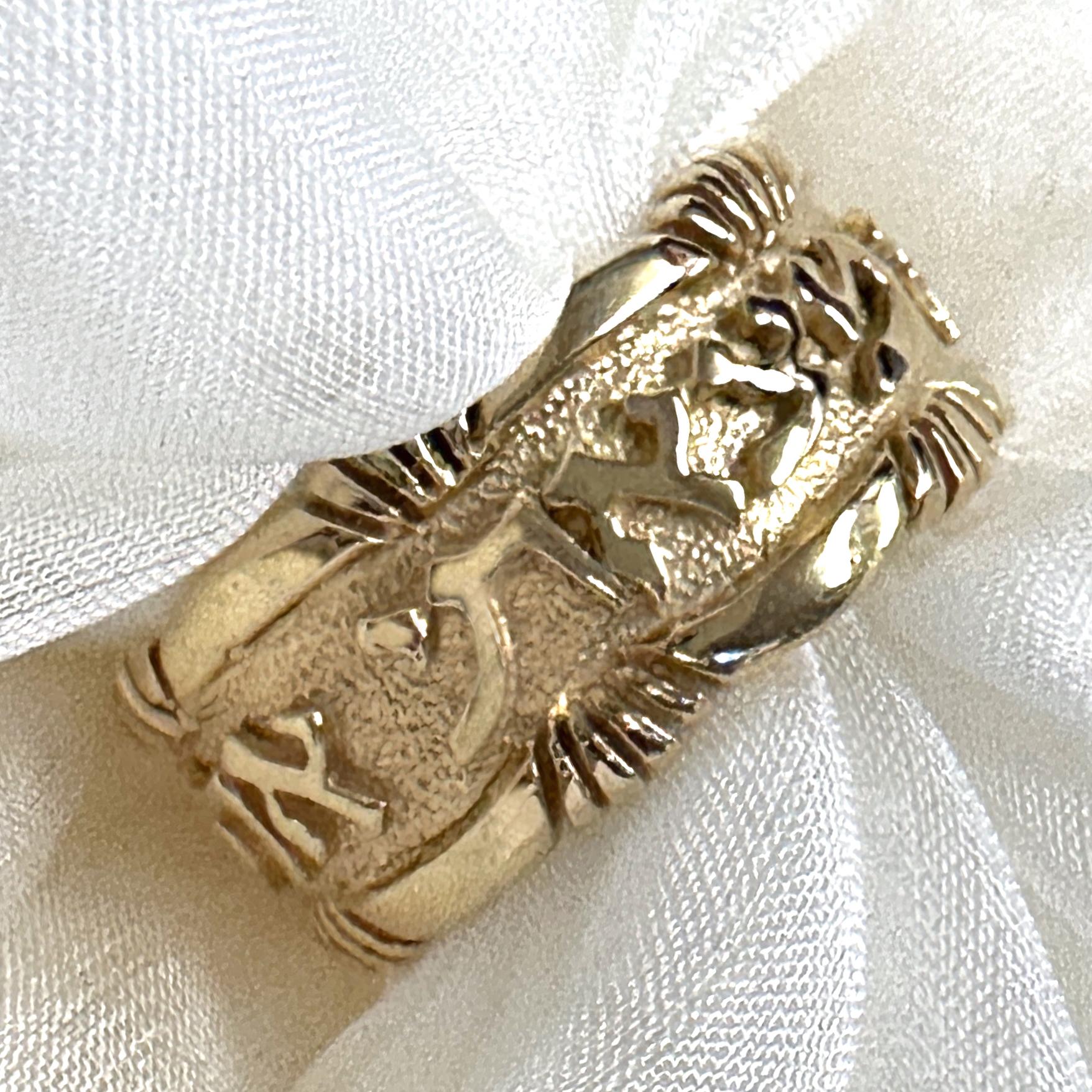 Unisex Wedding Band in Yellow 14K Gold with Song of Songs 3:4 in Hebrew in vendita 4