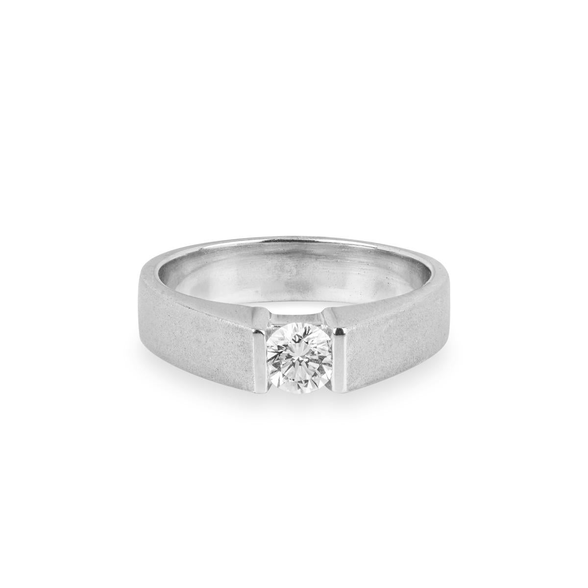 Round Cut Unisex White Gold Round Brilliant Cut Diamond Ring 0.47ct H/SI1 For Sale