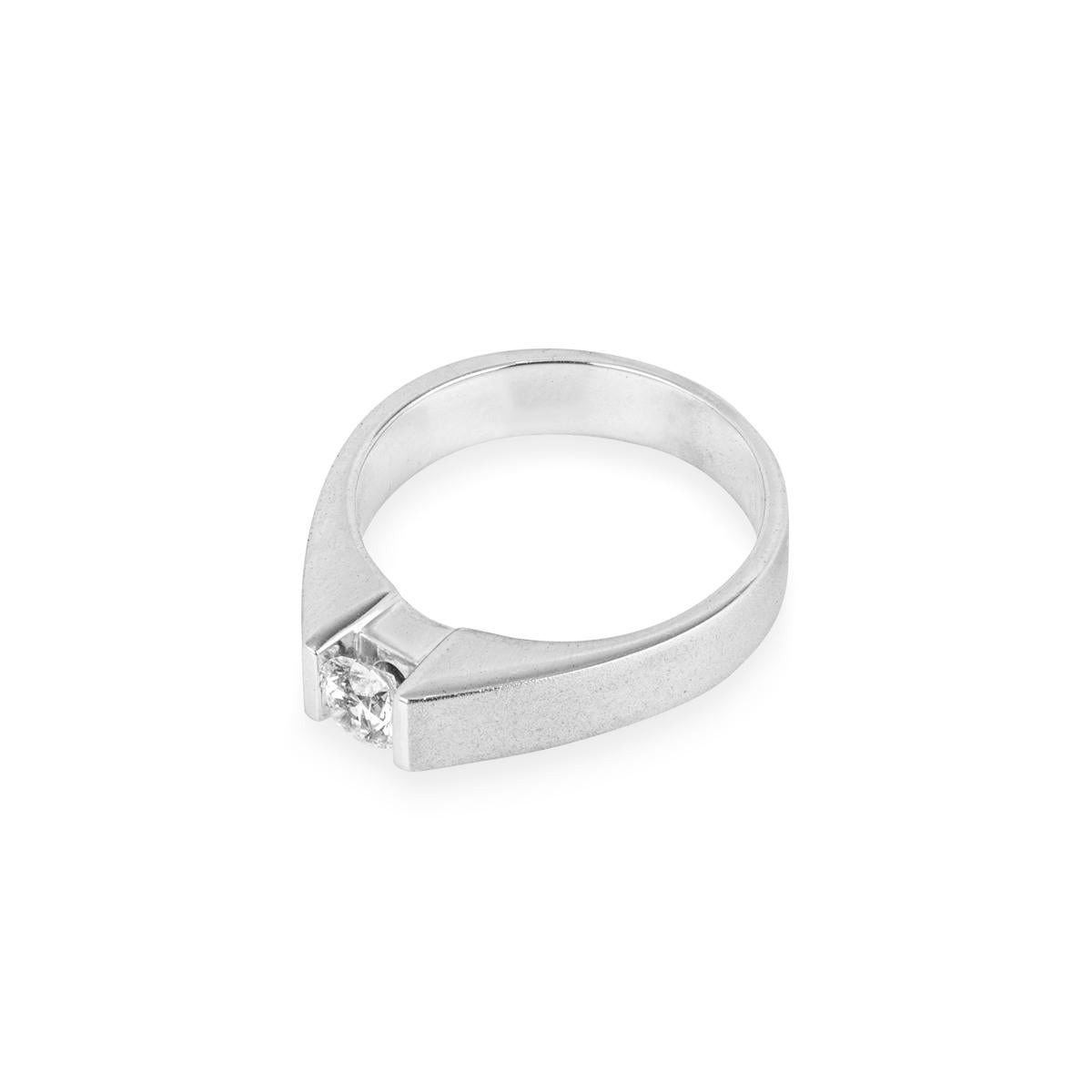 Unisex White Gold Round Brilliant Cut Diamond Ring 0.47ct H/SI1 In New Condition For Sale In London, GB