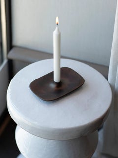 UNISM – Kerzenhalter aus gealtertem Messing