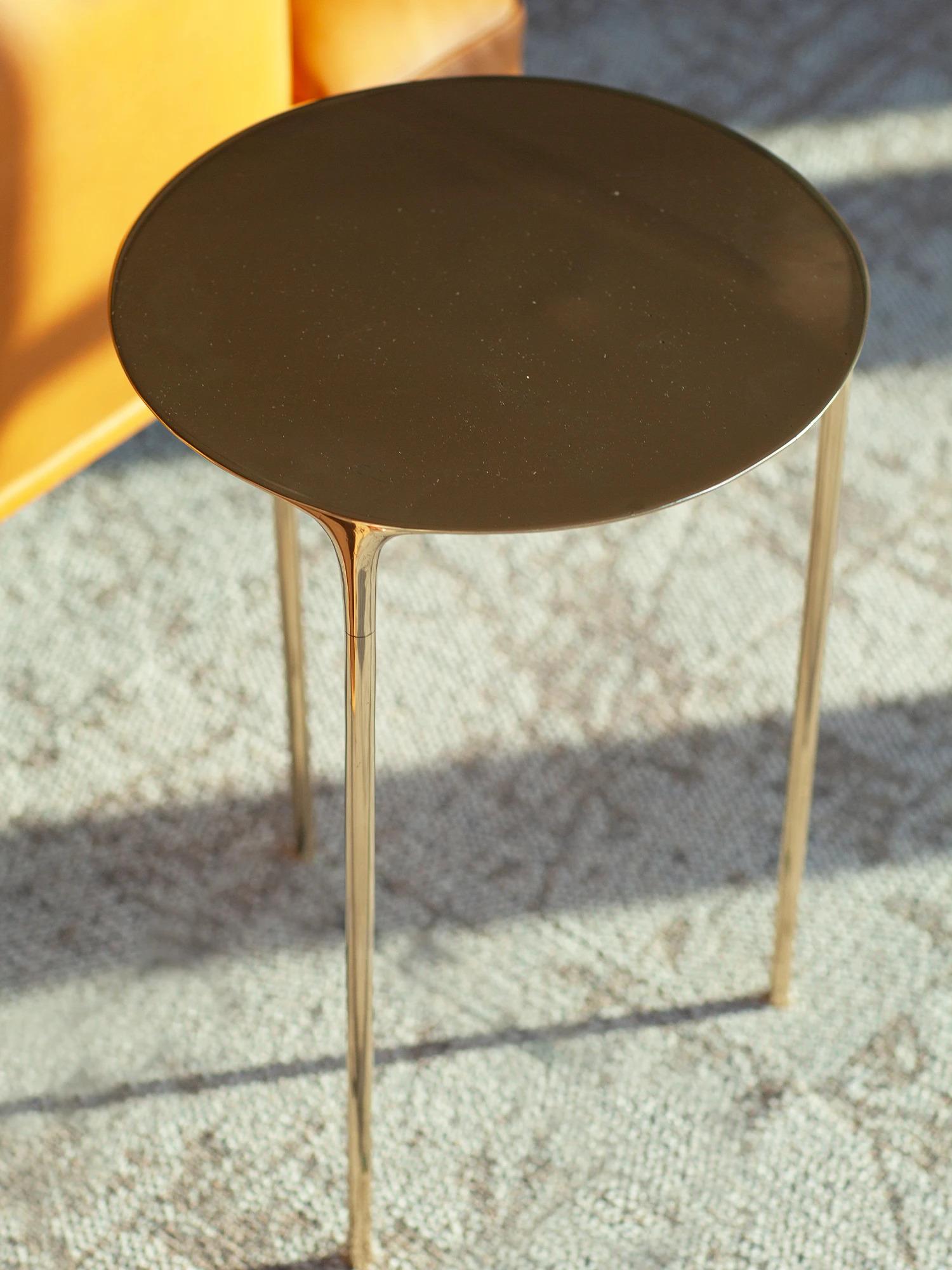 Moderne UNISM - Table basse - Laiton poli en vente