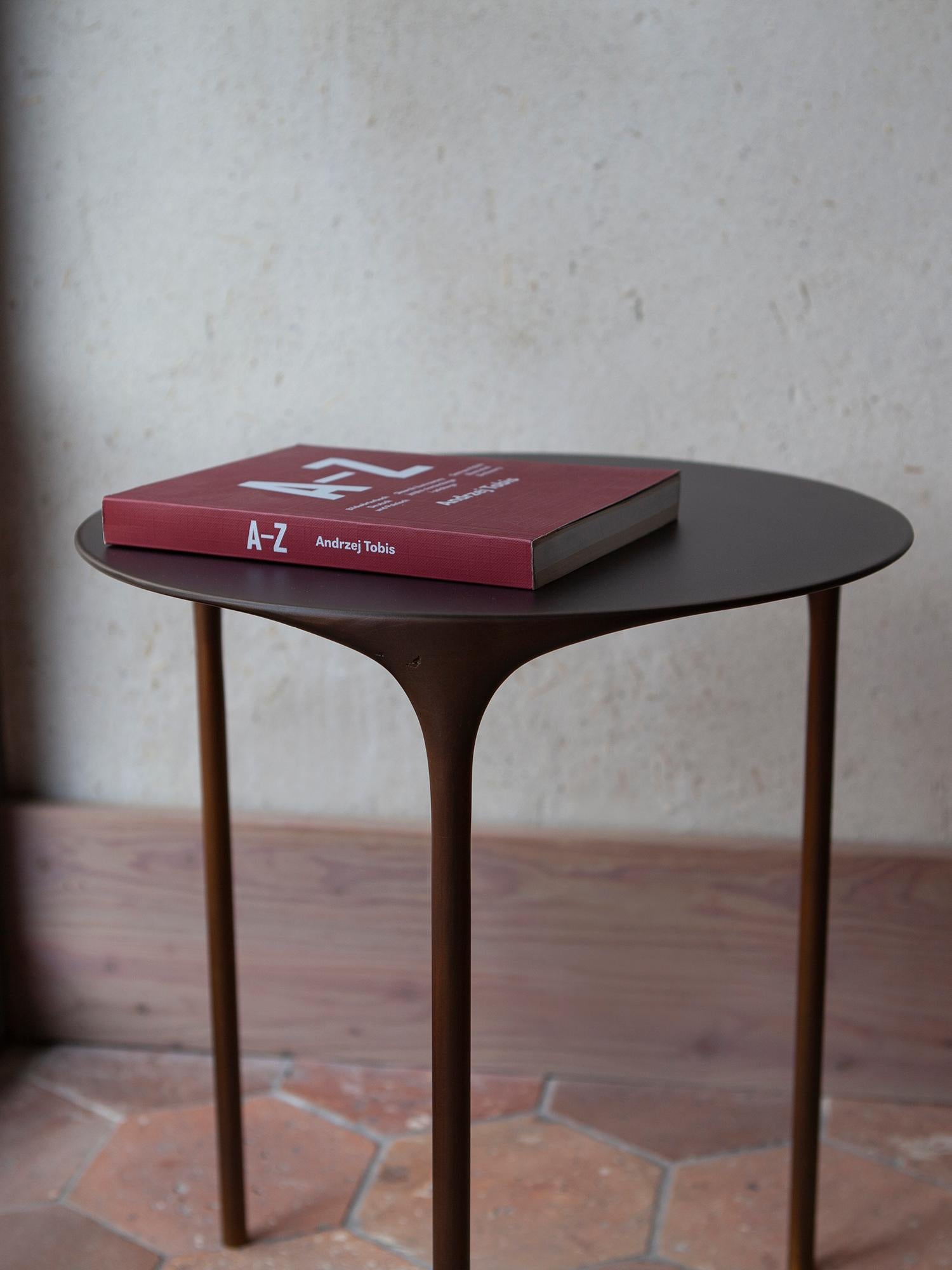 Moderne UNISM - Table basse - Laiton vieilli en vente