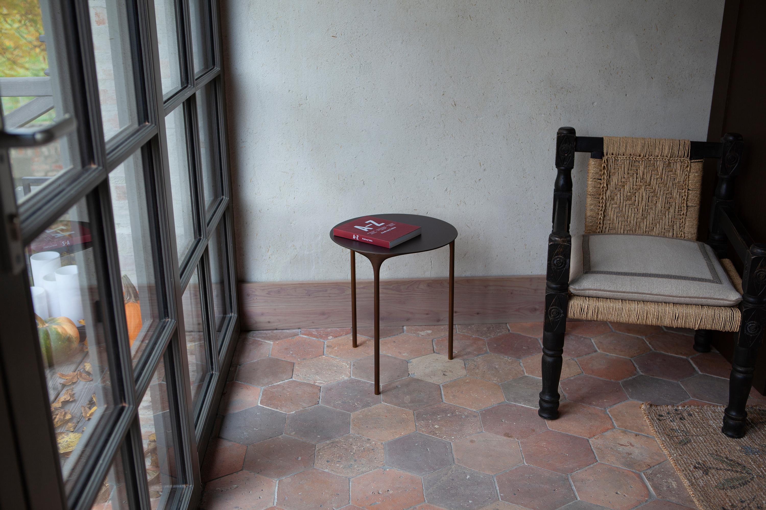 UNISM - Table basse - Laiton vieilli Neuf - En vente à Warszawa, PL