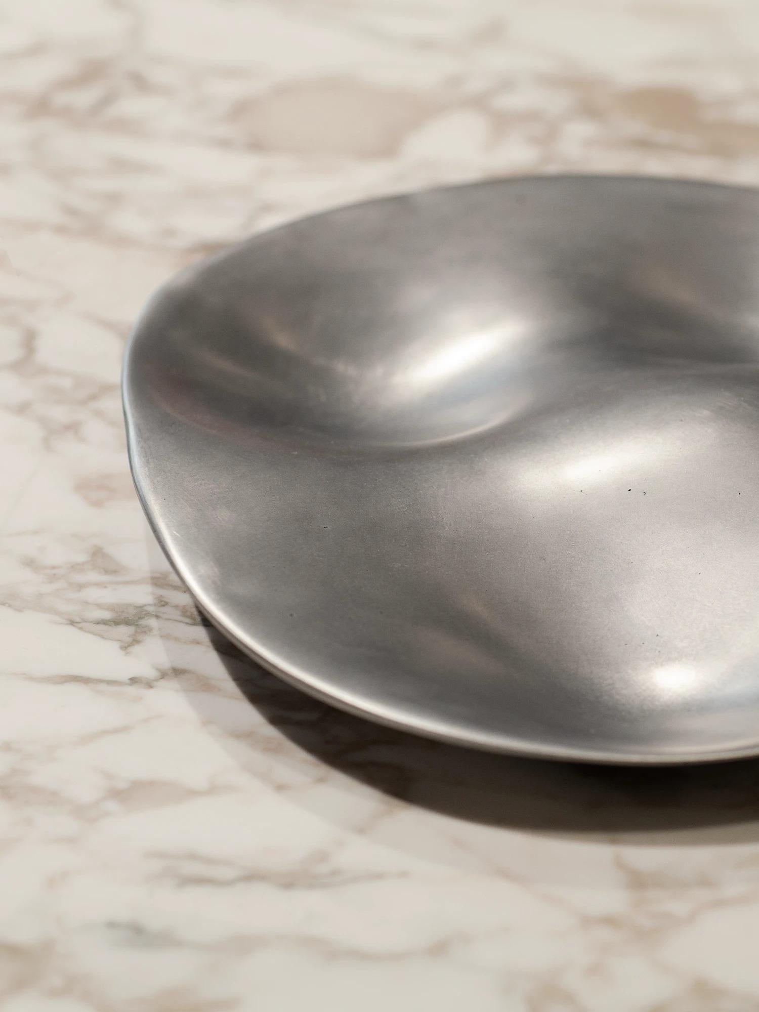 Moderne UNISM - Grand bol - Aluminium brossé en vente