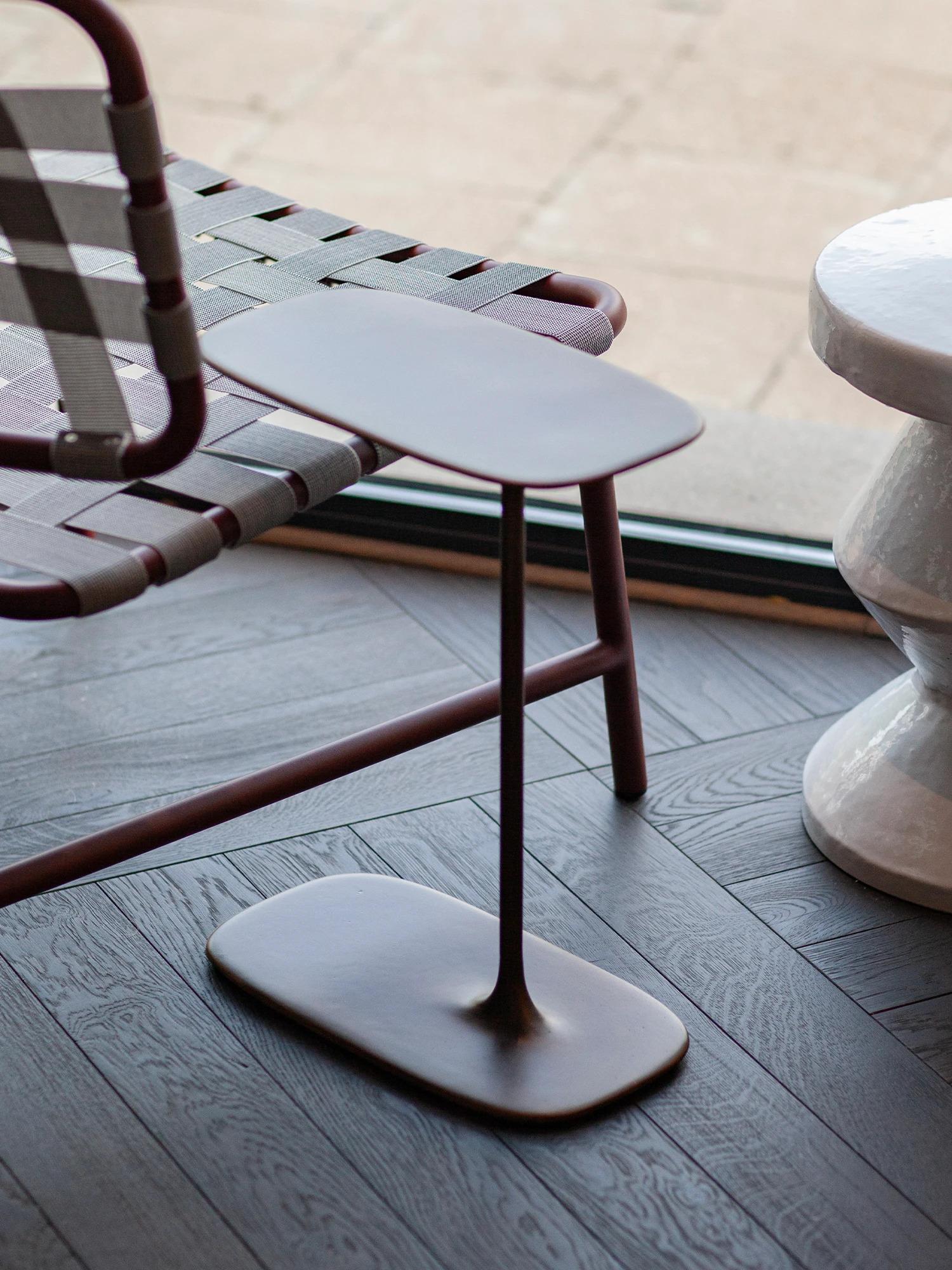 Brass UNISM - Low Side Table - brass aged For Sale
