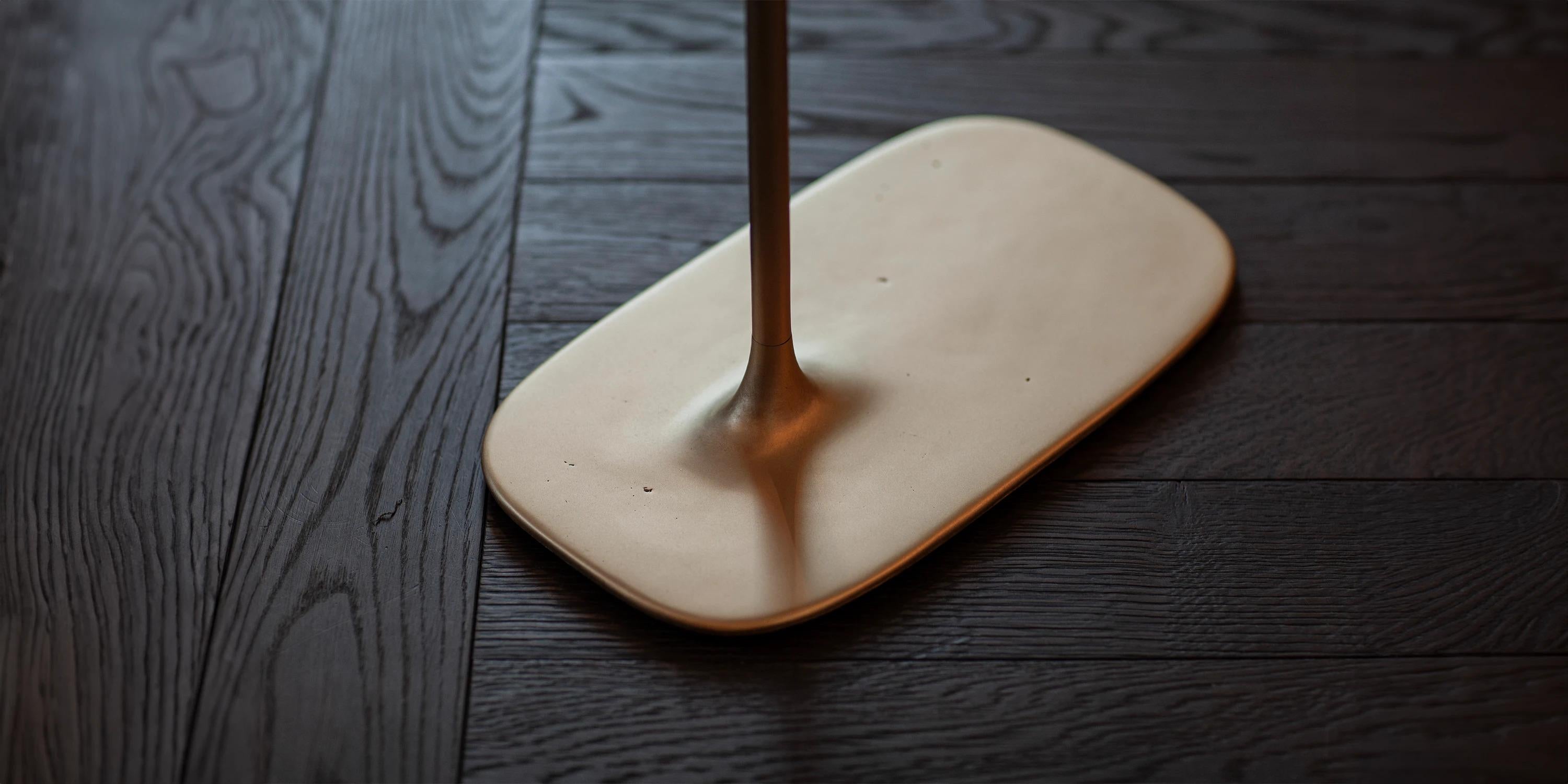UNISM - Low Side Table - brass brushed In New Condition For Sale In Warszawa, PL
