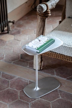 UNISM – niedriger Beistelltisch – gebürstetes Aluminium