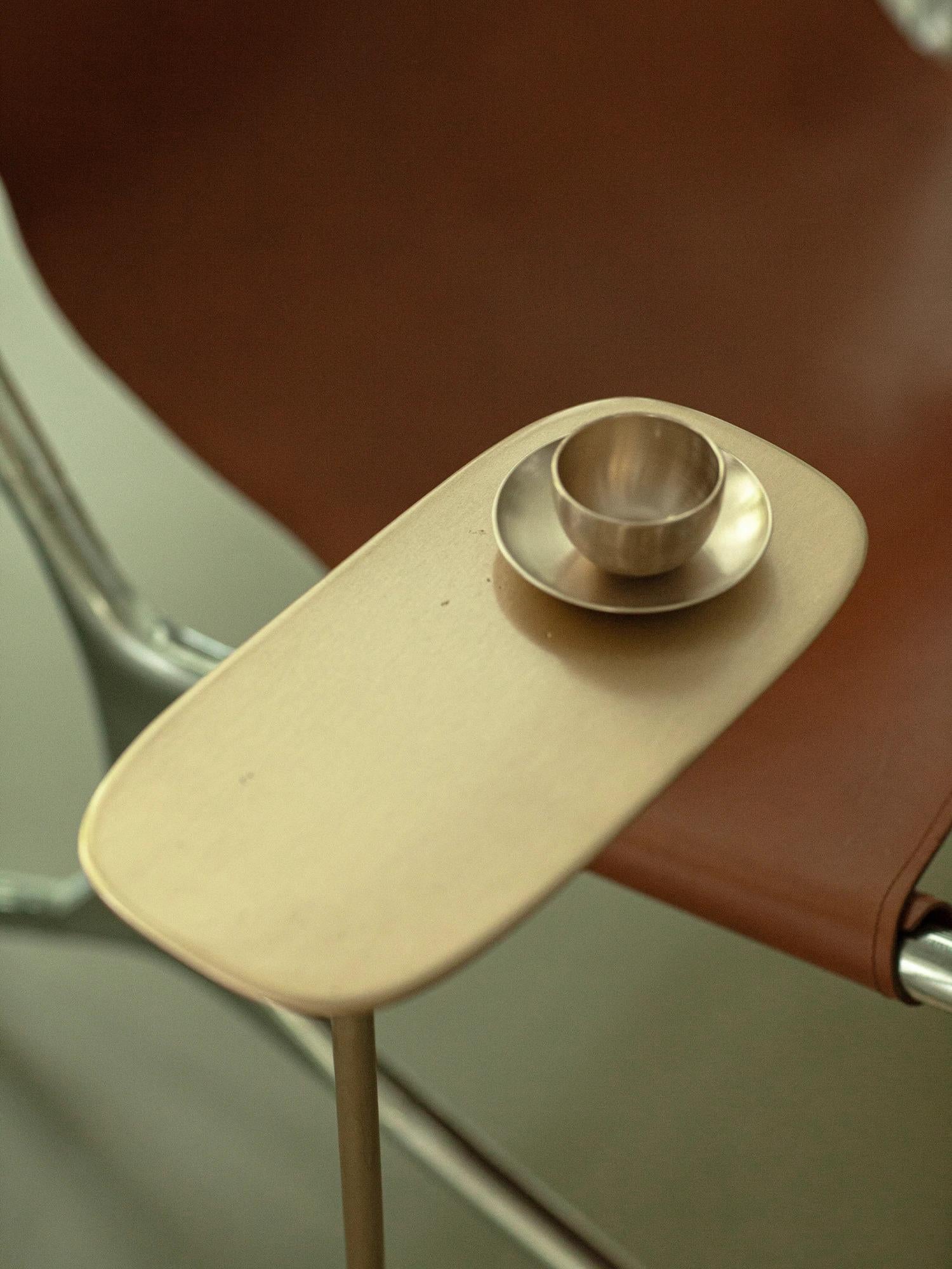 UNISM - Set of Two Side Tables in Brushed brass For Sale 3