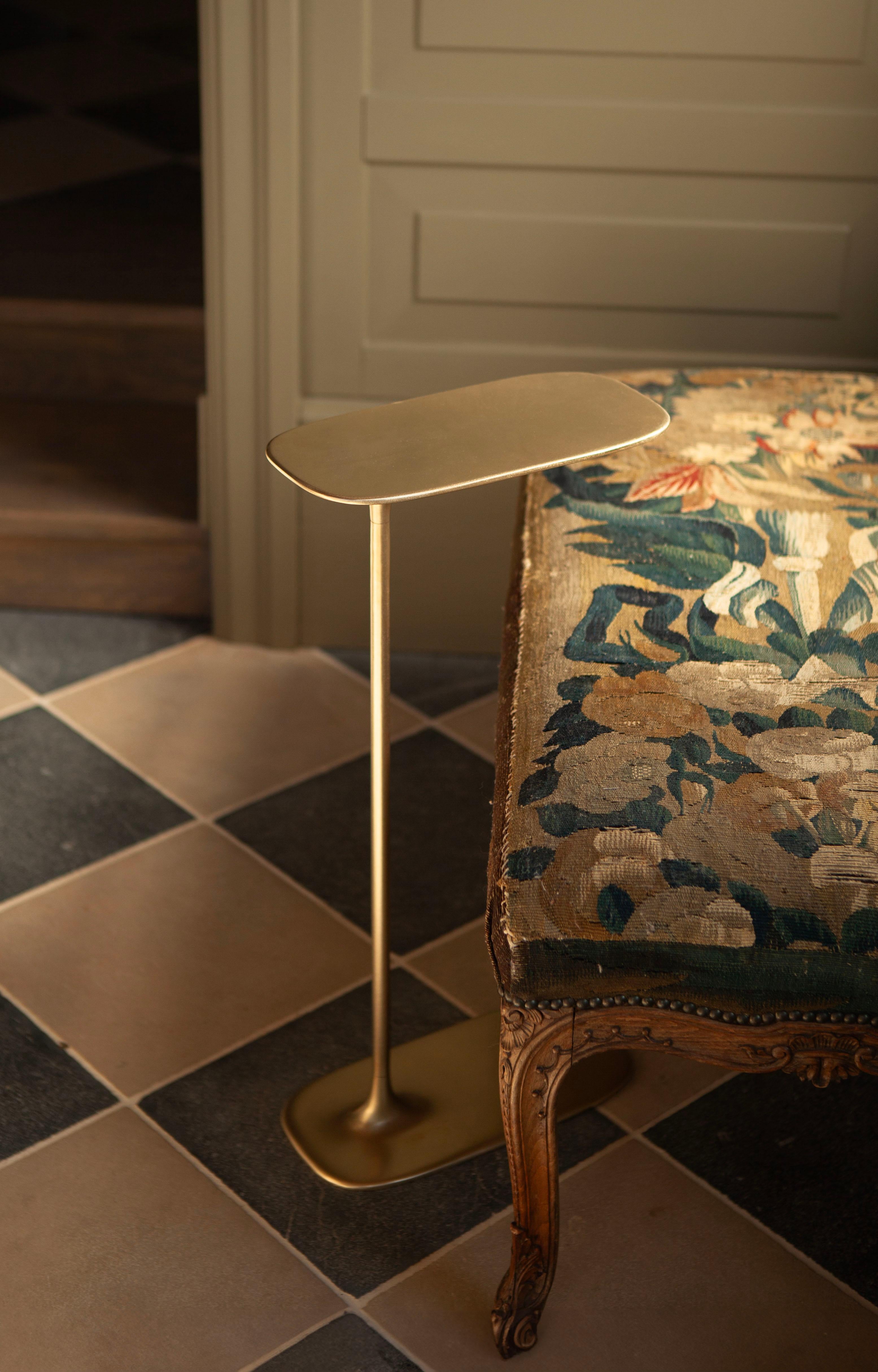 UNISM - Grande table d'appoint en laiton brossé en vente 3