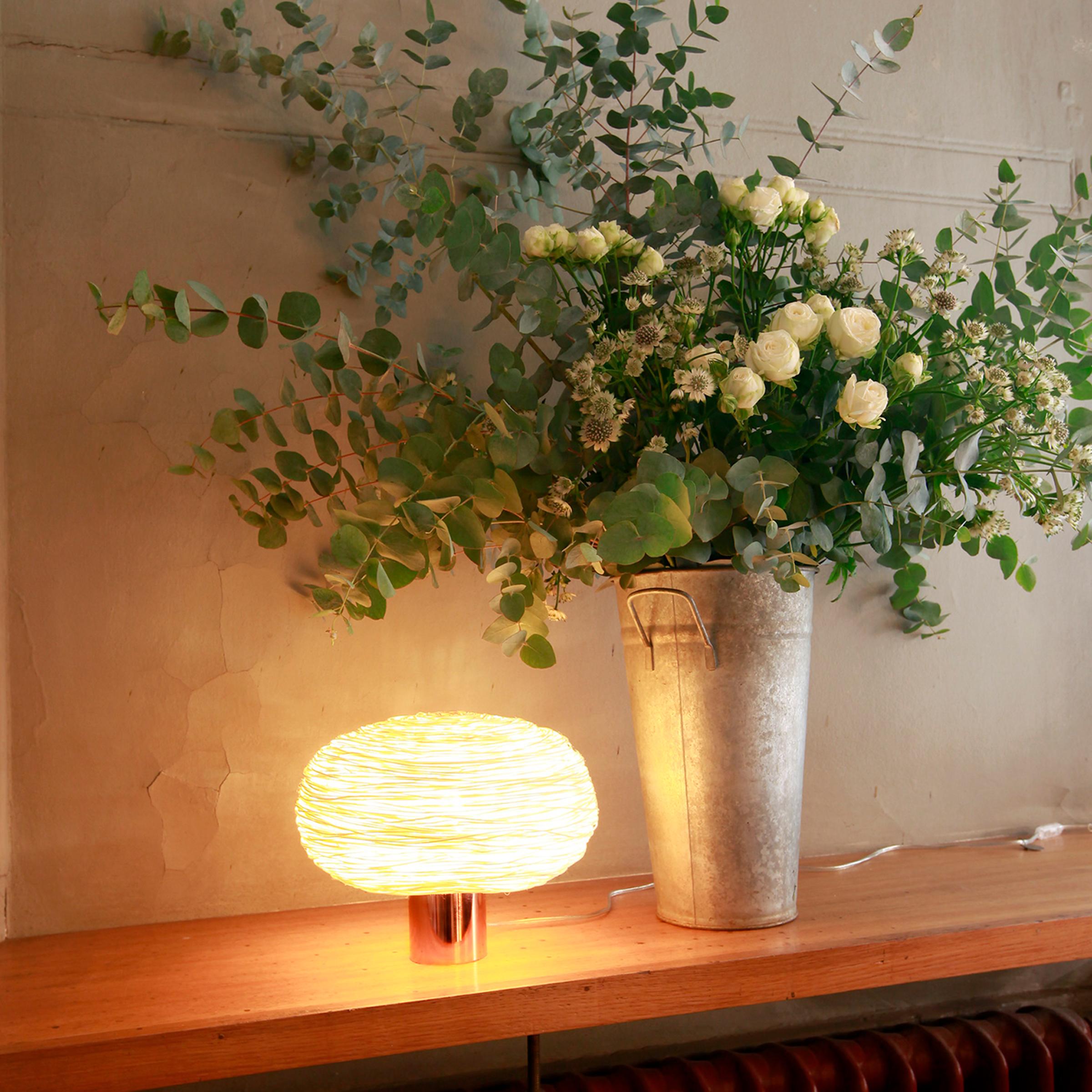 Thailandese Lampada da tavolo in rattan fatta a mano 'Table-R' di Ango, con finitura in rame in vendita